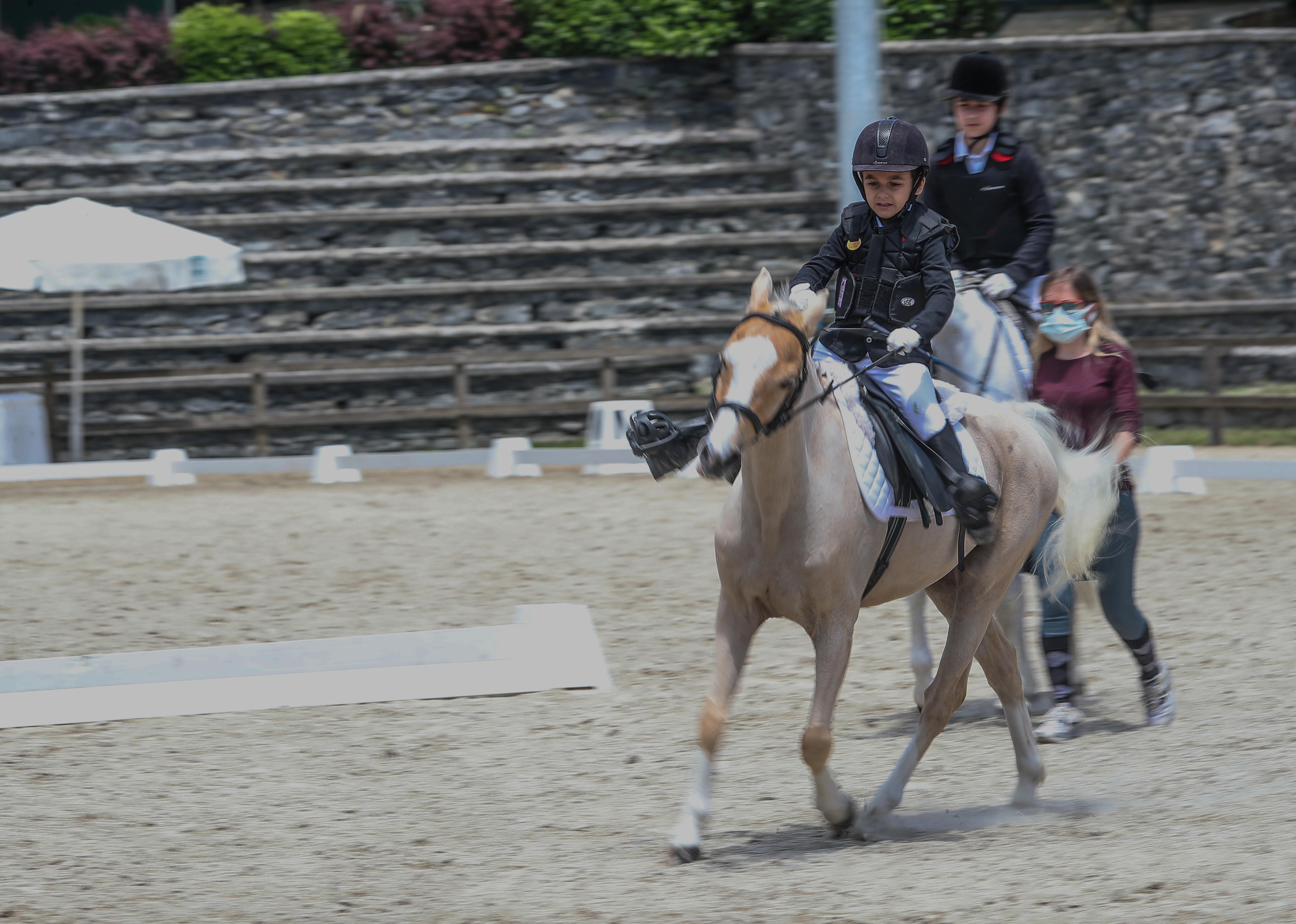 Bahçeşehir Koleji At Terbiyesi Ligi Yarışmaları birinci ayak müsabakaları tamamlandı