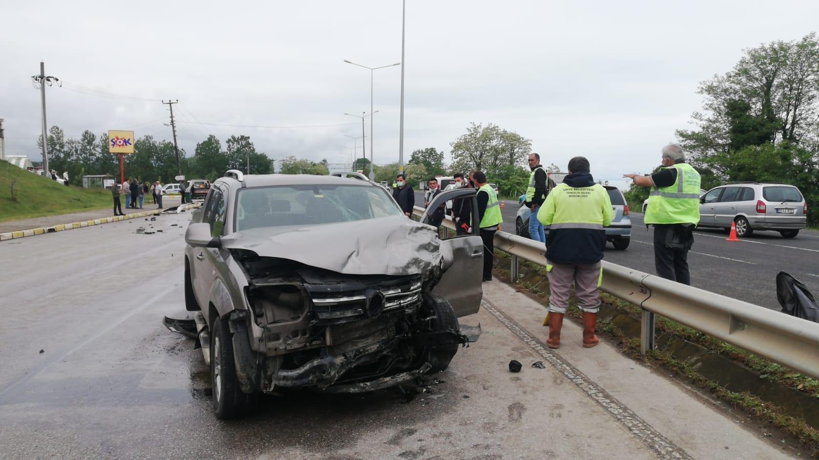 Orduda işçi minibüsü ile kamyonet çarpıştı: 3ü çocuk 14 yaralı