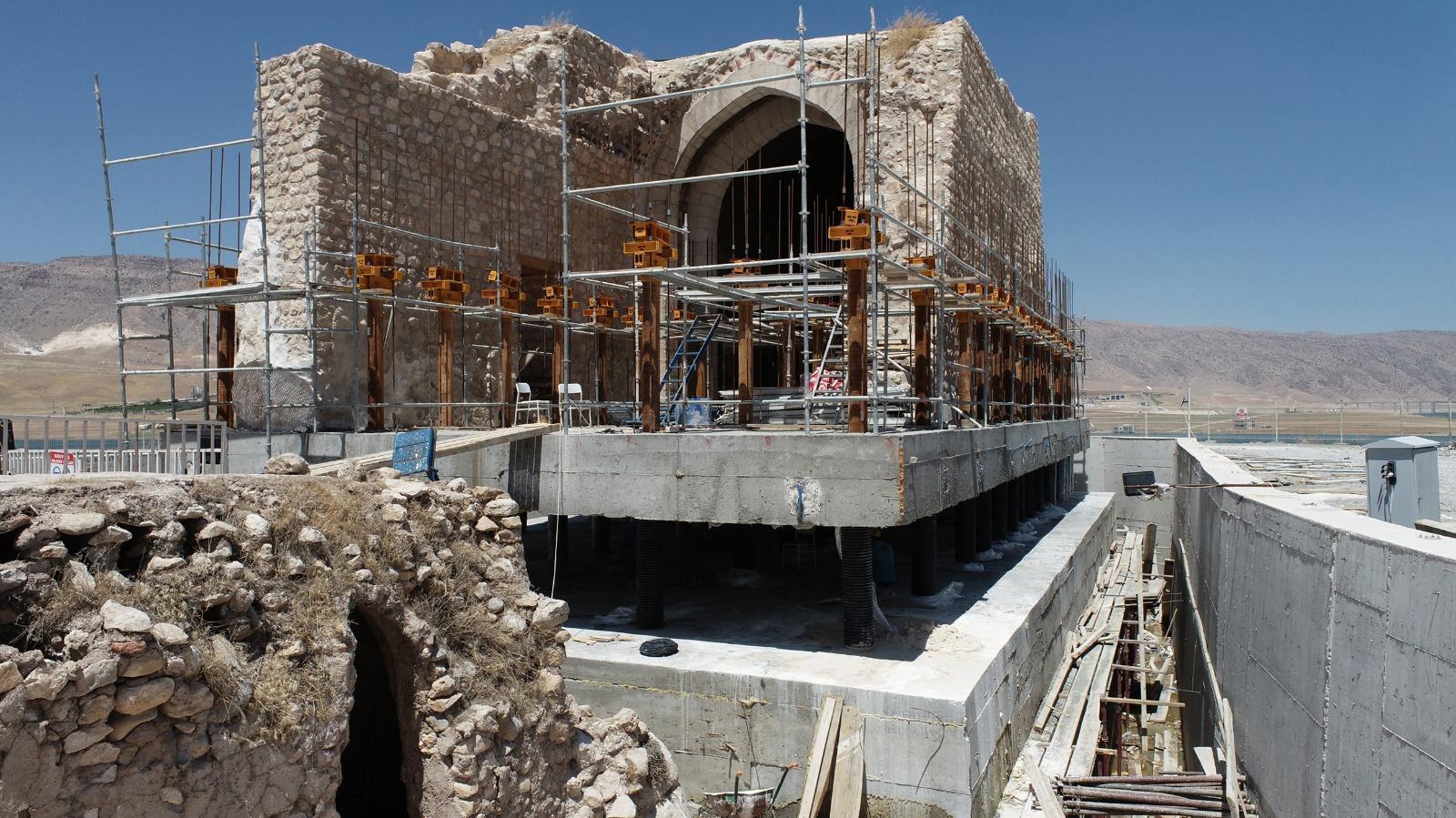 Hasankeyfin sembolü Küçük Saray, 6 metre yükseltildi