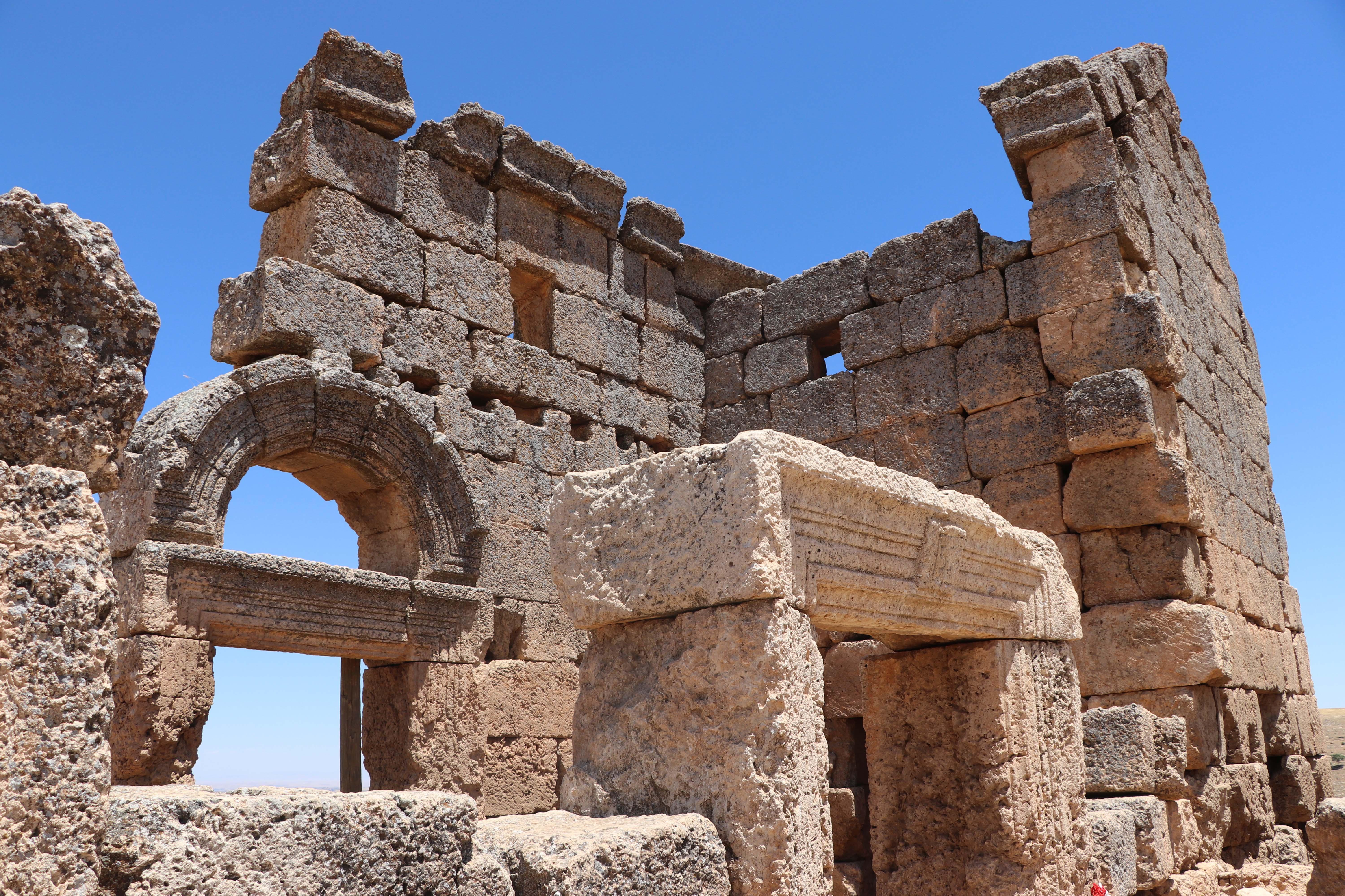 Zerzevan Kalesindeki Mithras Tapınağına bağlantılı yapılar bulundu