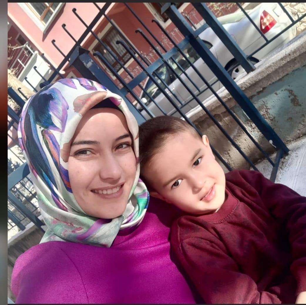 Kaza sonrası bebeği sezaryenle alınan Sümeyye, yaşam savaşı veriyor