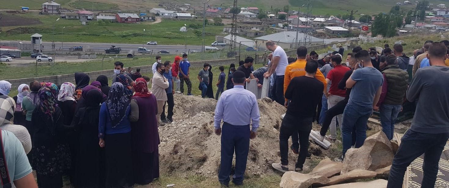 Sivastaki kazada ölenlerden 4ü, Ağrıda toprağa verildi