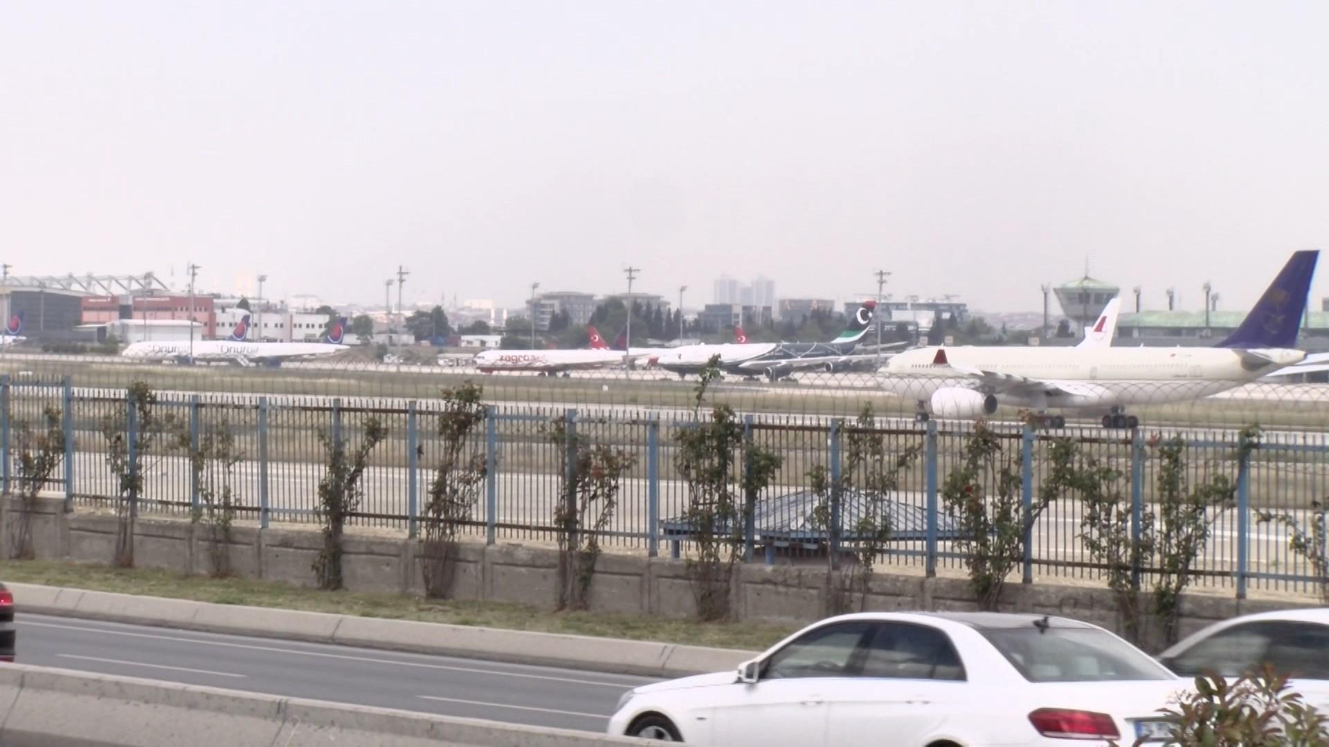 Kaddafinin uçağı bakım için İstanbulda