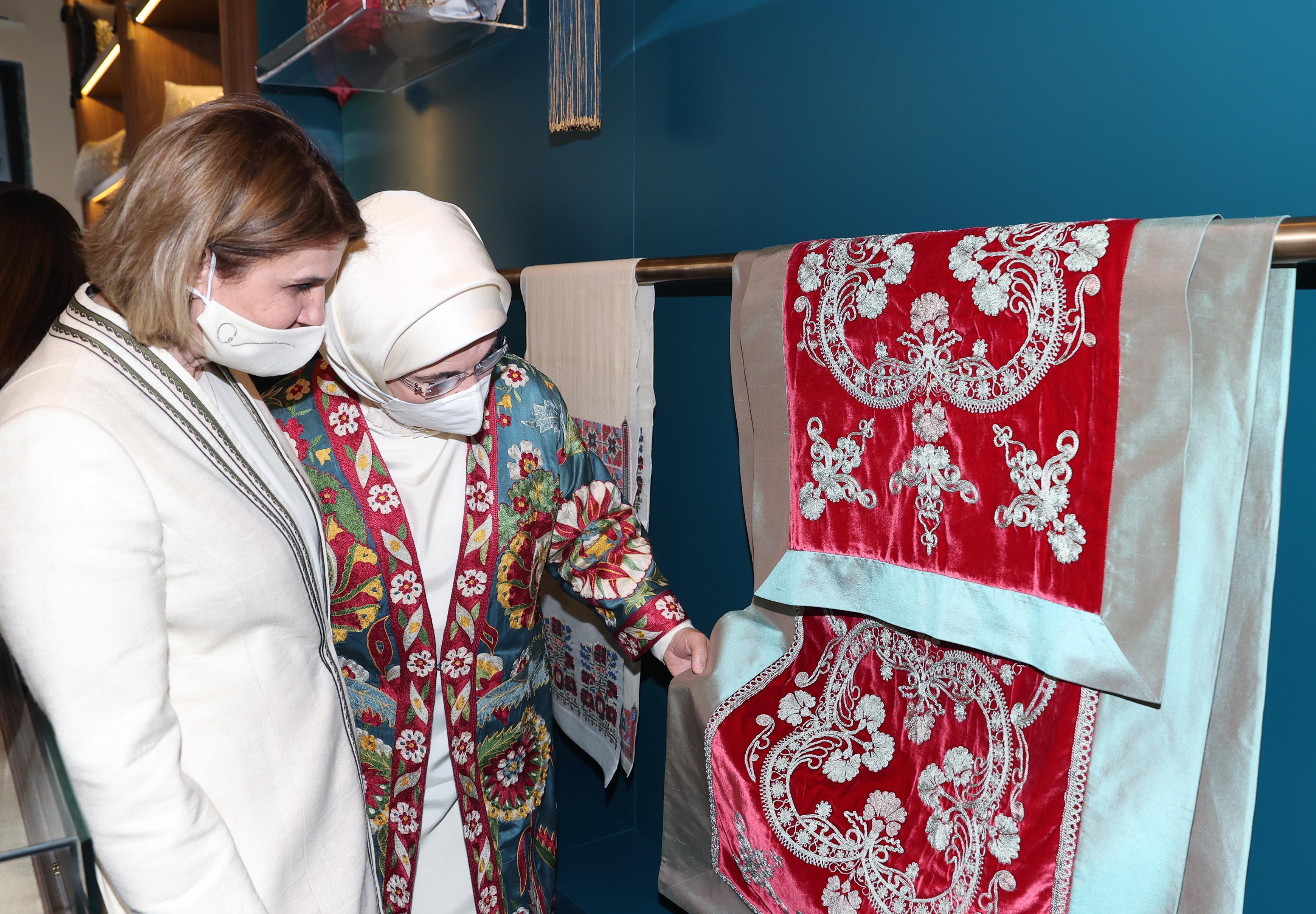 Emine Erdoğan, Olgunlaşma Enstitüsü tarafından kurulan Bohça Mağazasının açılışını yaptı