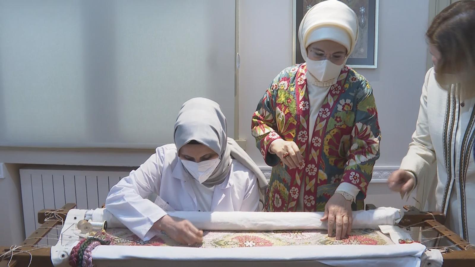 Emine Erdoğan, Olgunlaşma Enstitüsü tarafından kurulan Bohça Mağazasının açılışını yaptı