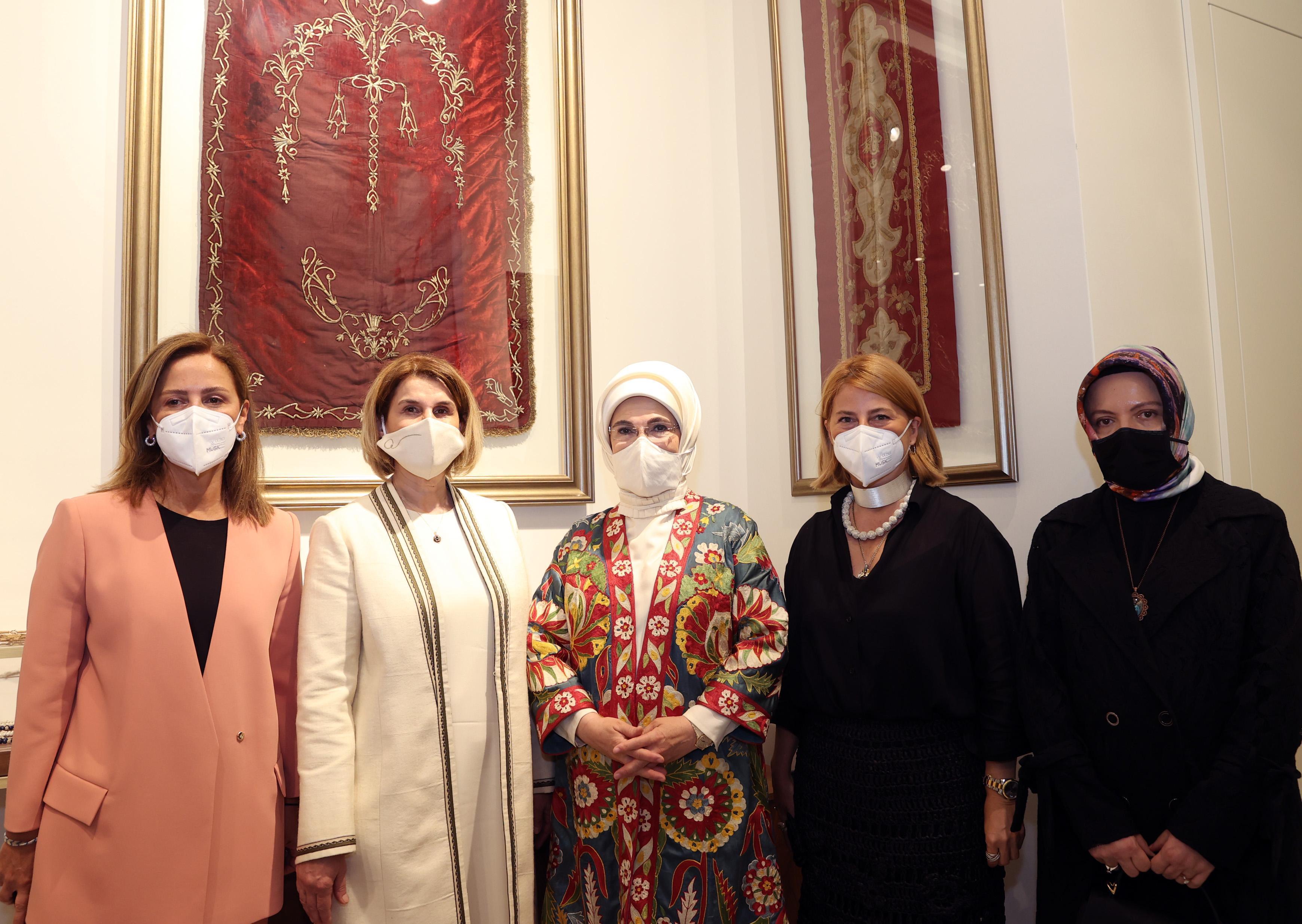 Emine Erdoğan, Olgunlaşma Enstitüsü tarafından kurulan Bohça Mağazasının açılışını yaptı