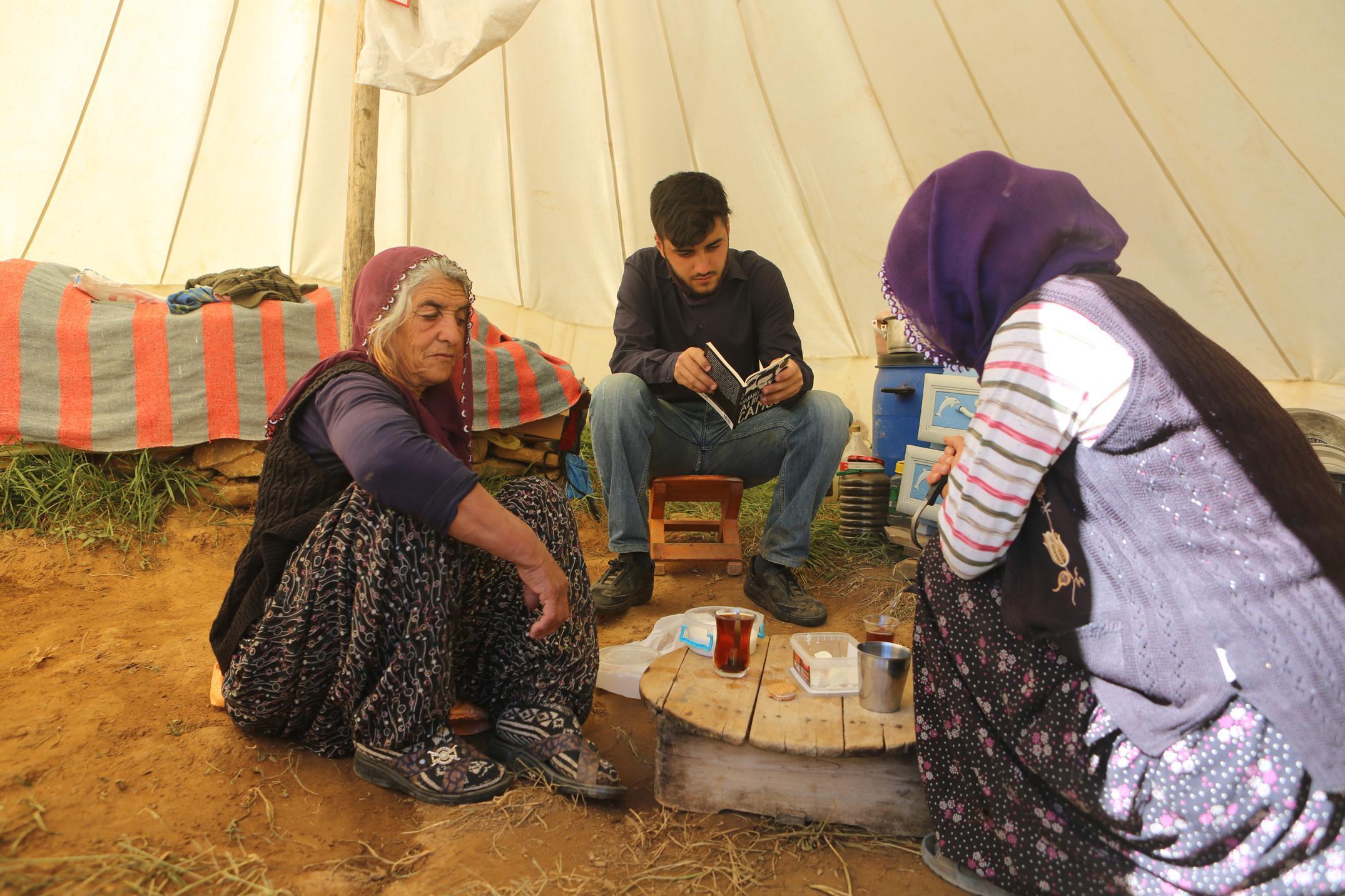 Çobanlık yaparken Robert Lisesini kazandı, sırada Tilburg Üniversitesi var