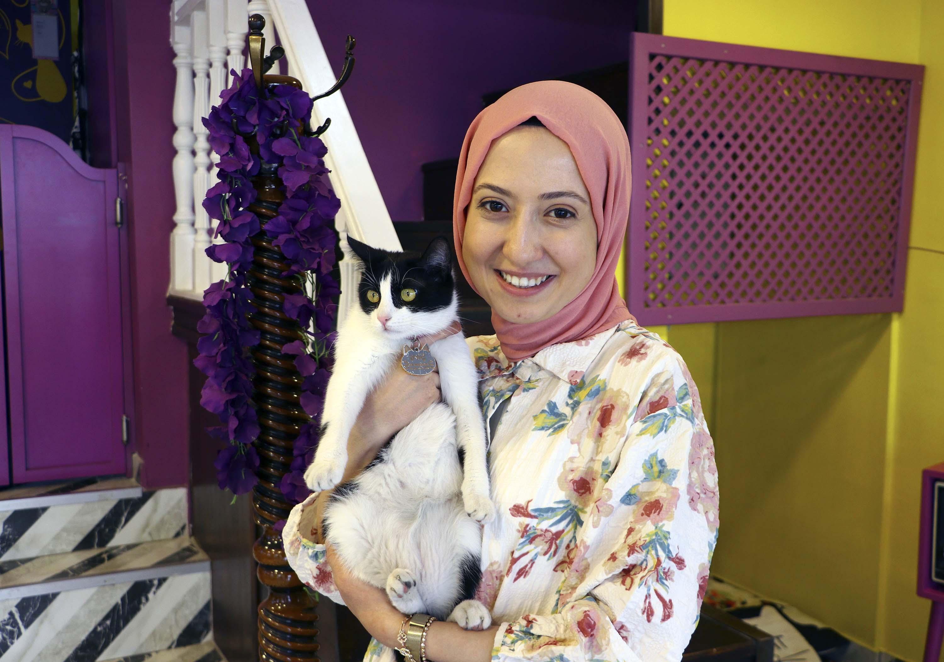 Ankaranın ilk kedi kafesi yeniden kapılarını açtı