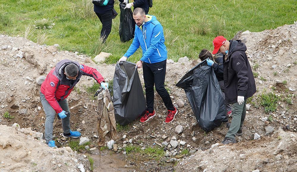 Erciyeste, 4,3 ton çöp toplandı