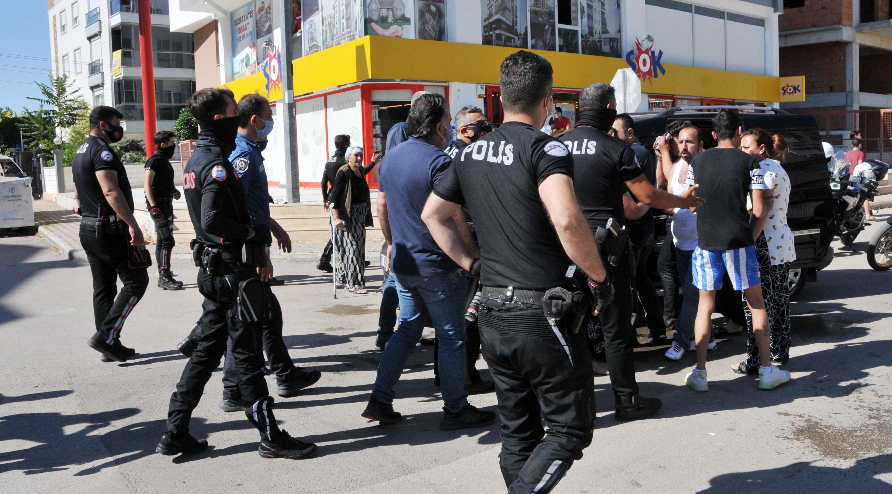 Çocukların kavgasına aileler karıştı, polis biber gazıyla müdahale etti