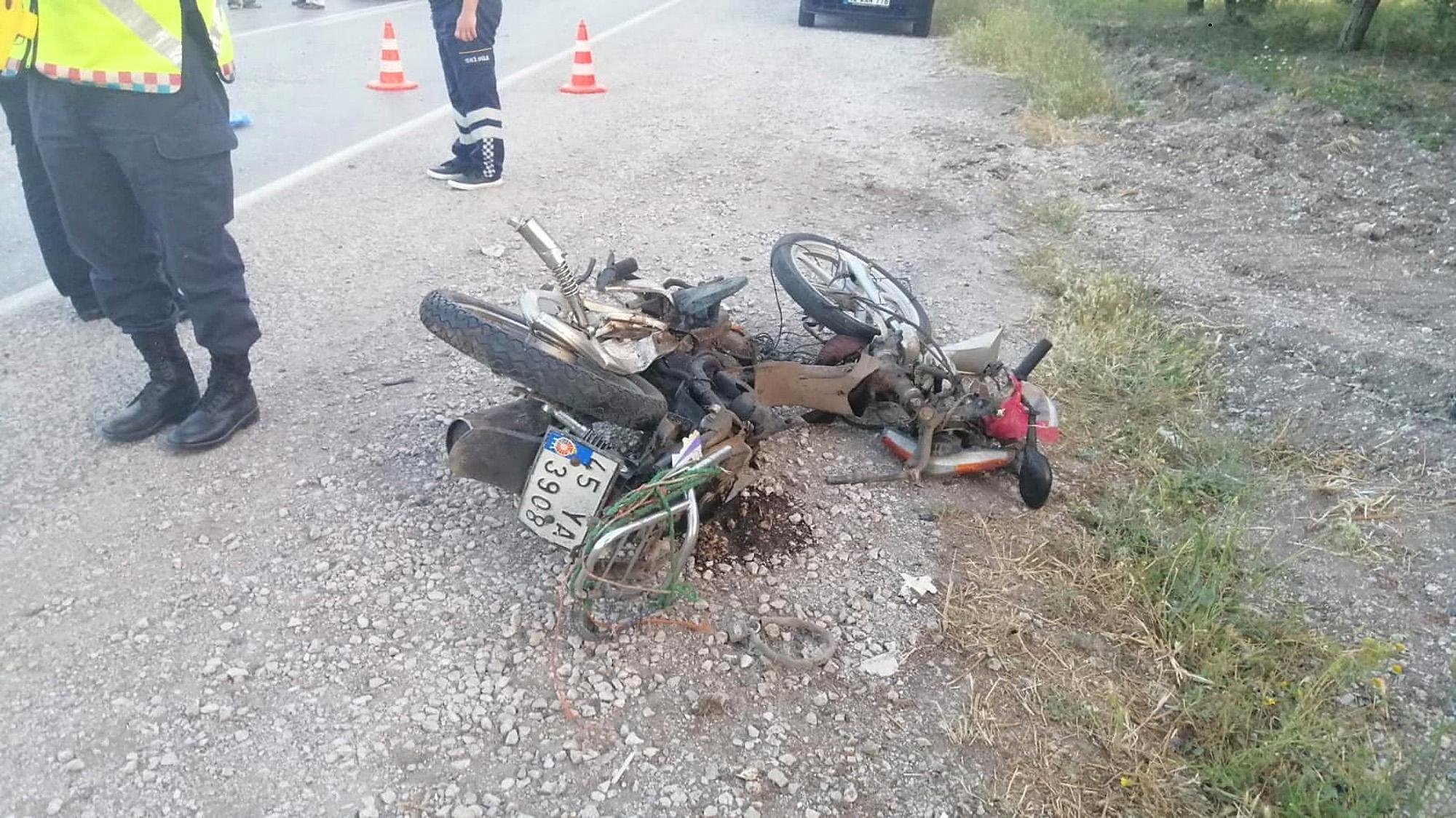 Somada otomobil ile motosiklet çarpıştı: 2 ölü