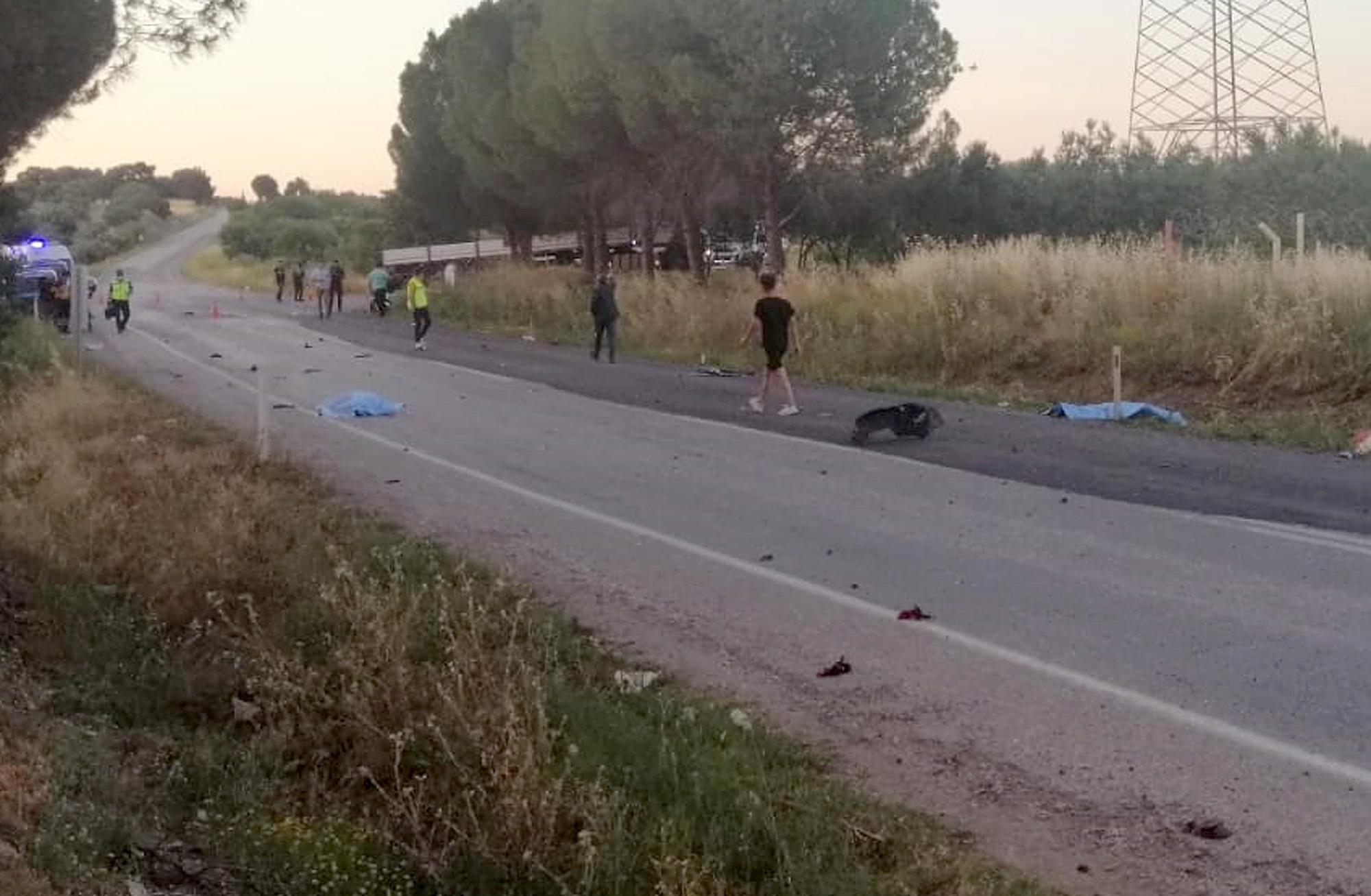 Somada otomobil ile motosiklet çarpıştı: 2 ölü