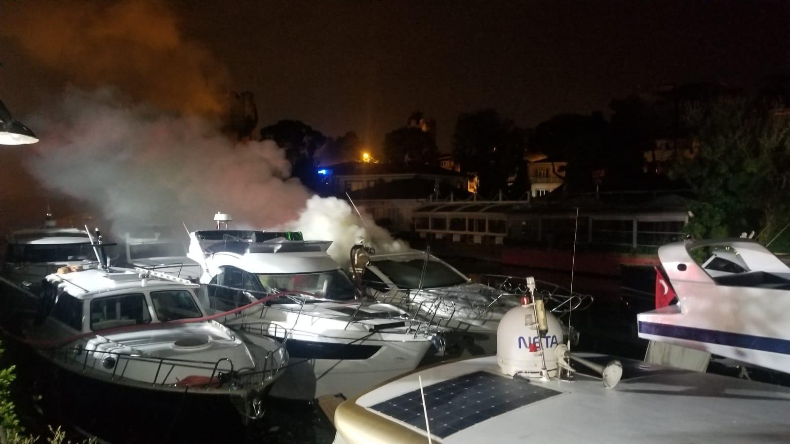 Beykoz Göksu Deresinde demirli yatta yangın çıktı