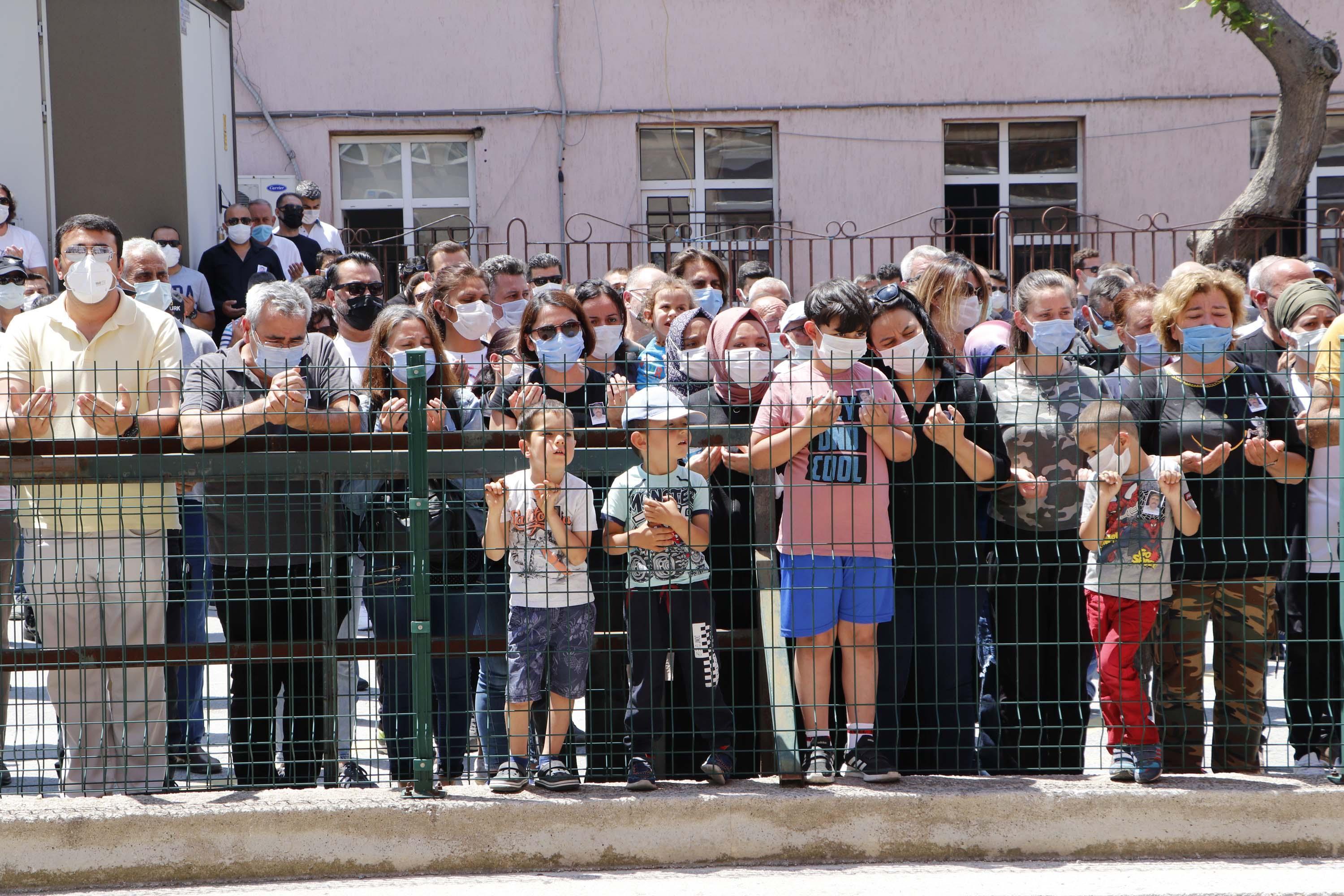 Çanakkalede trafik kazasında şehit olan polis memuru için tören