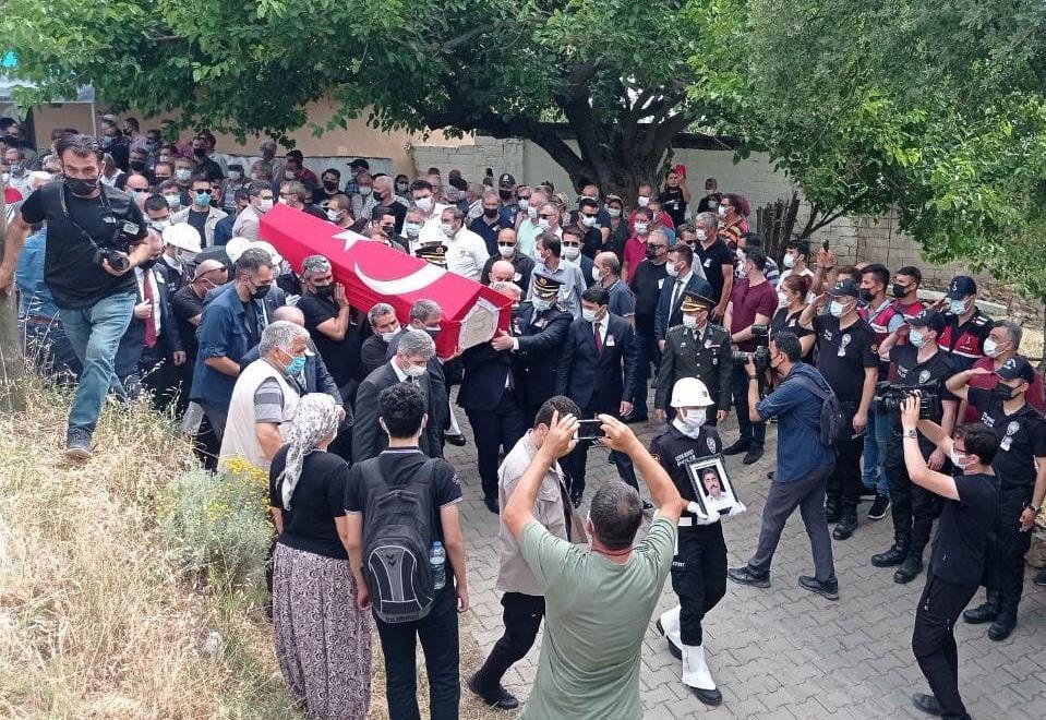 Çanakkalede trafik kazasında şehit olan polis memuru için tören