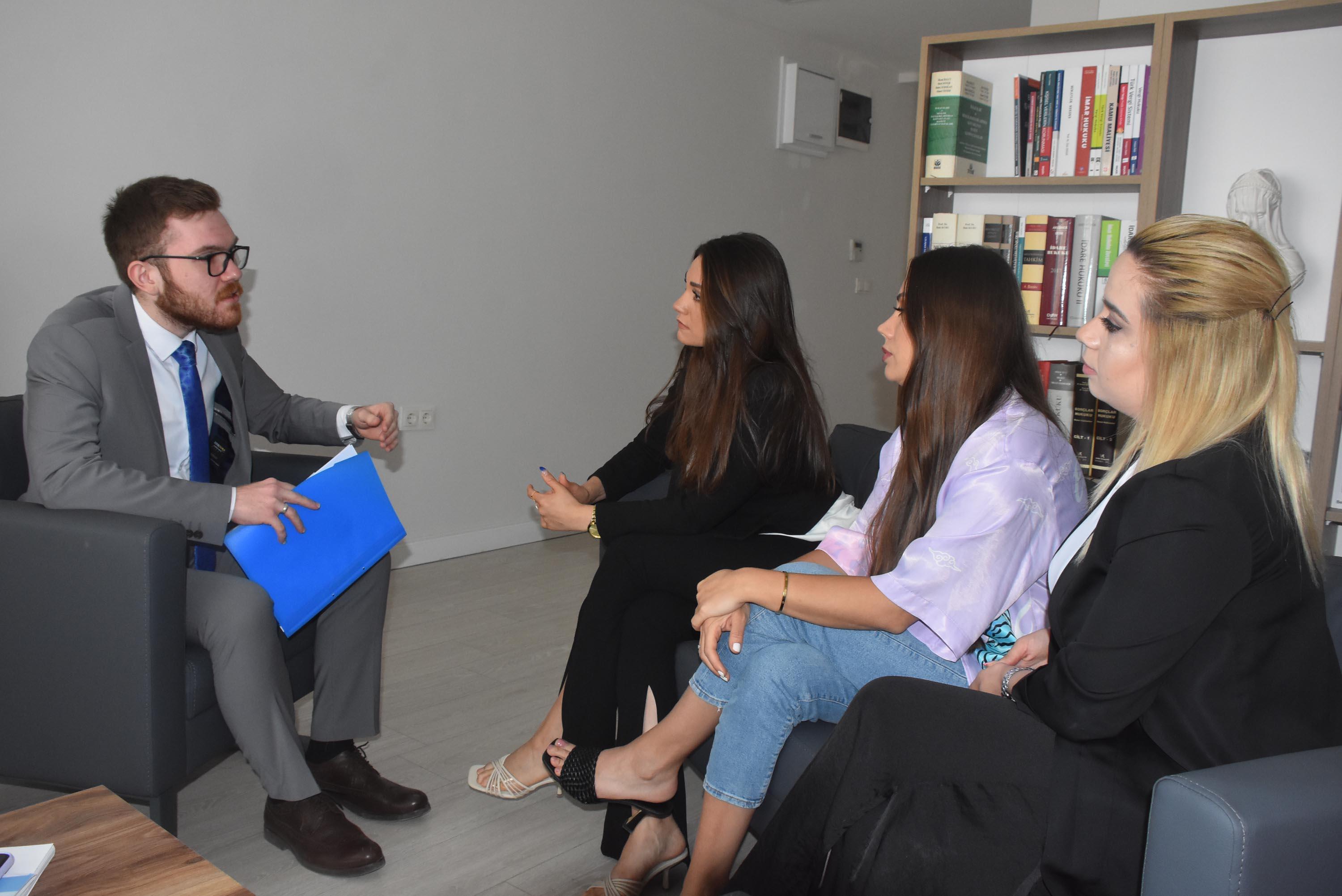 İtfaiye aracındaki kadınlar: Arkadaşımızın çocukluk hayalini gerçekleştirdik