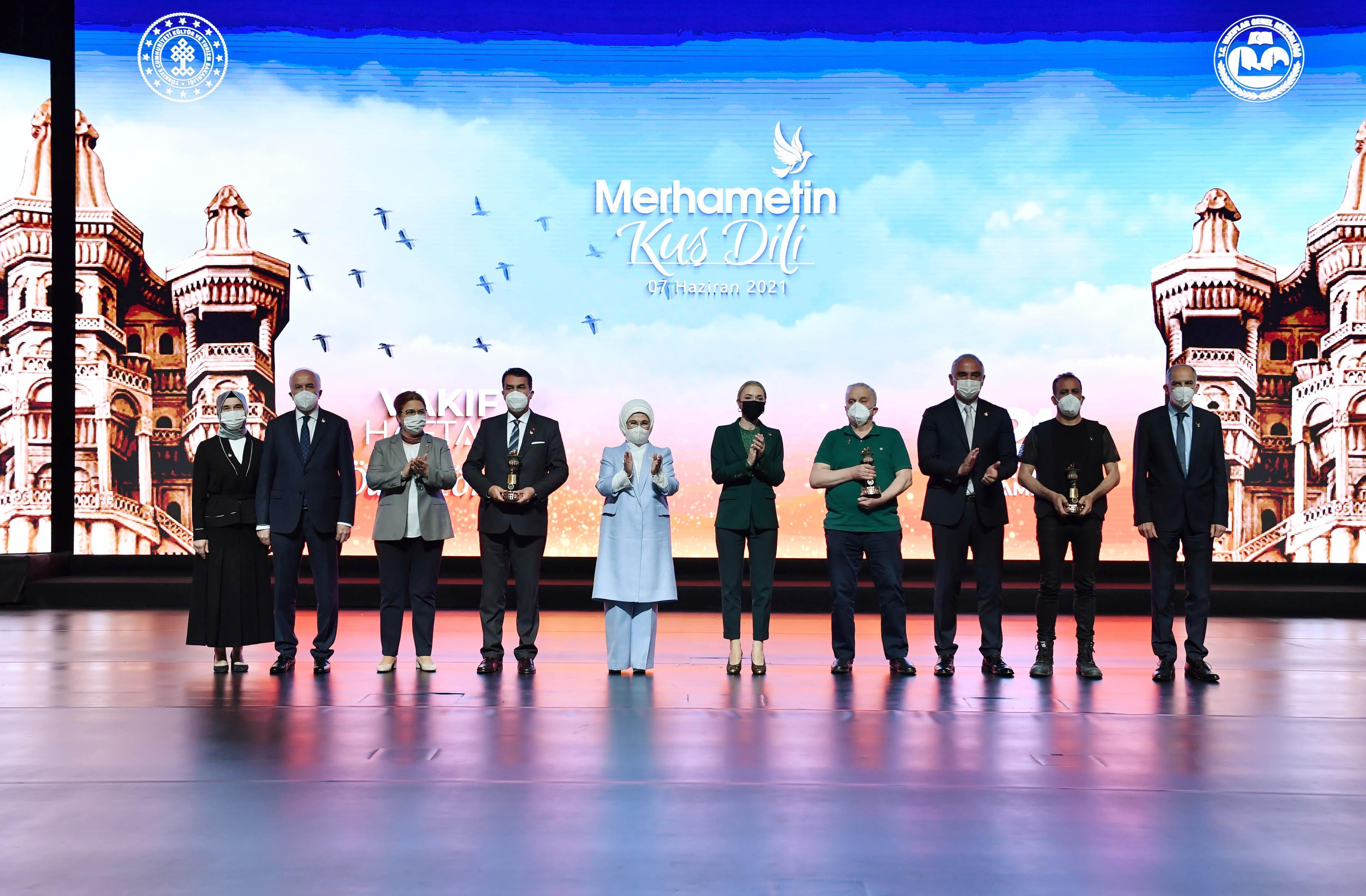 Emine Erdoğan: Teknolojik ilerlemeyle eş zamanlı manevi ilerleme sağlayamıyoruz