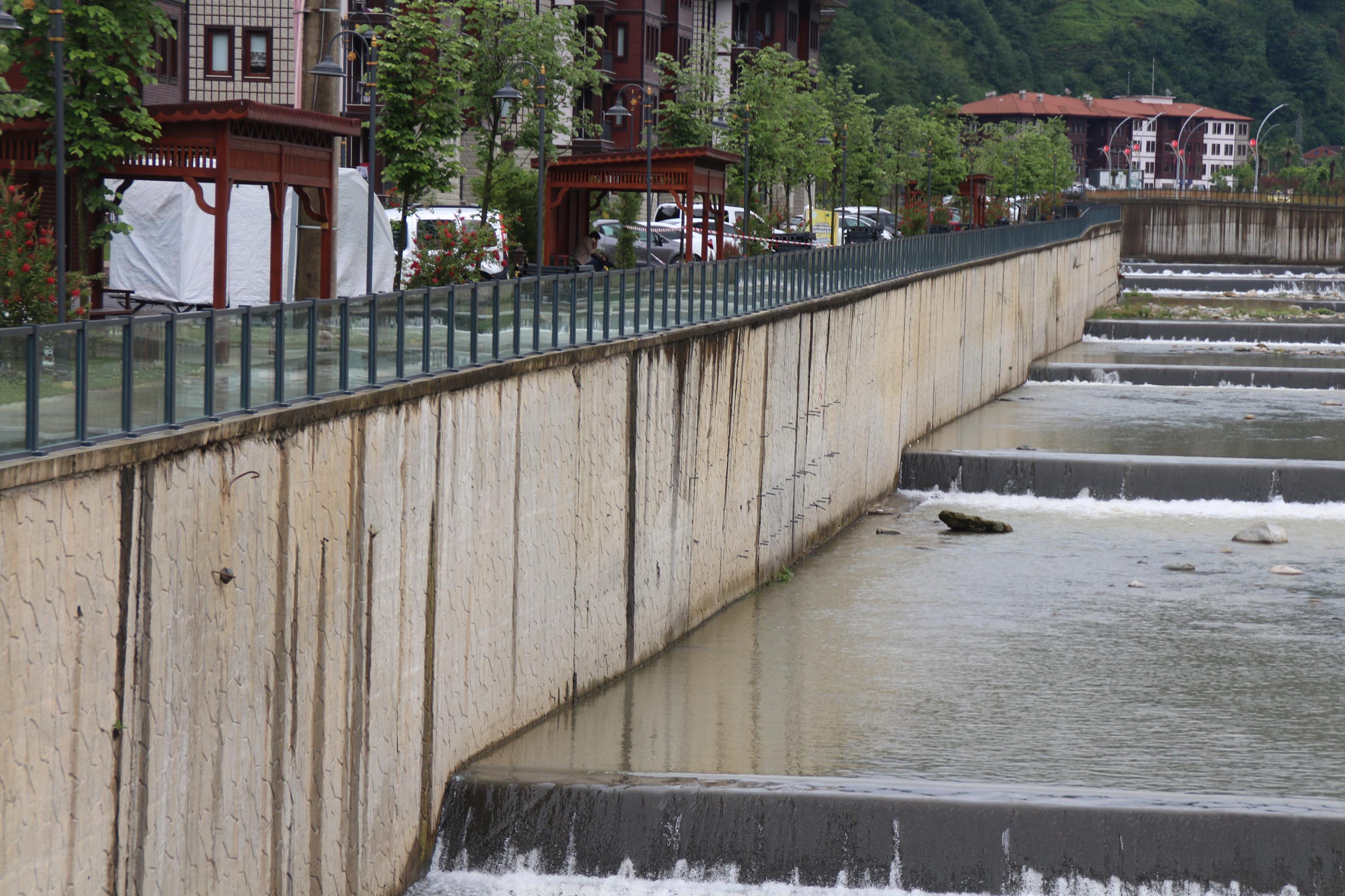 Doğu Karadenizde dere taşkınlarına karşı cam korkuluk