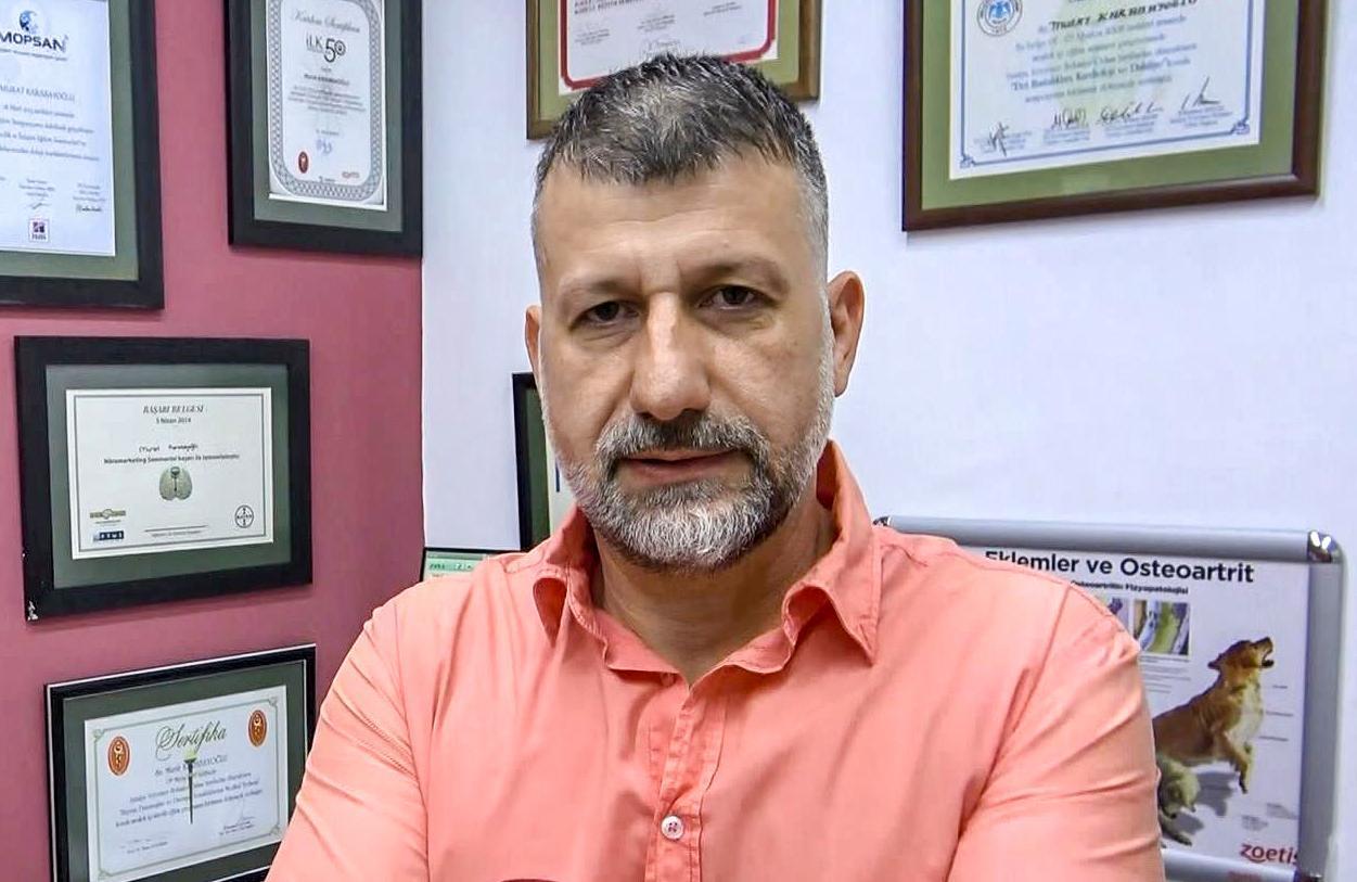 Tavuklar için opera sanatçısına klasik müzik repertuvarı hazırlattı