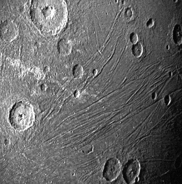 NASA, Jüpiter’in uydusunun yakın mesafeden çekilen fotoğraflarını yayınladı