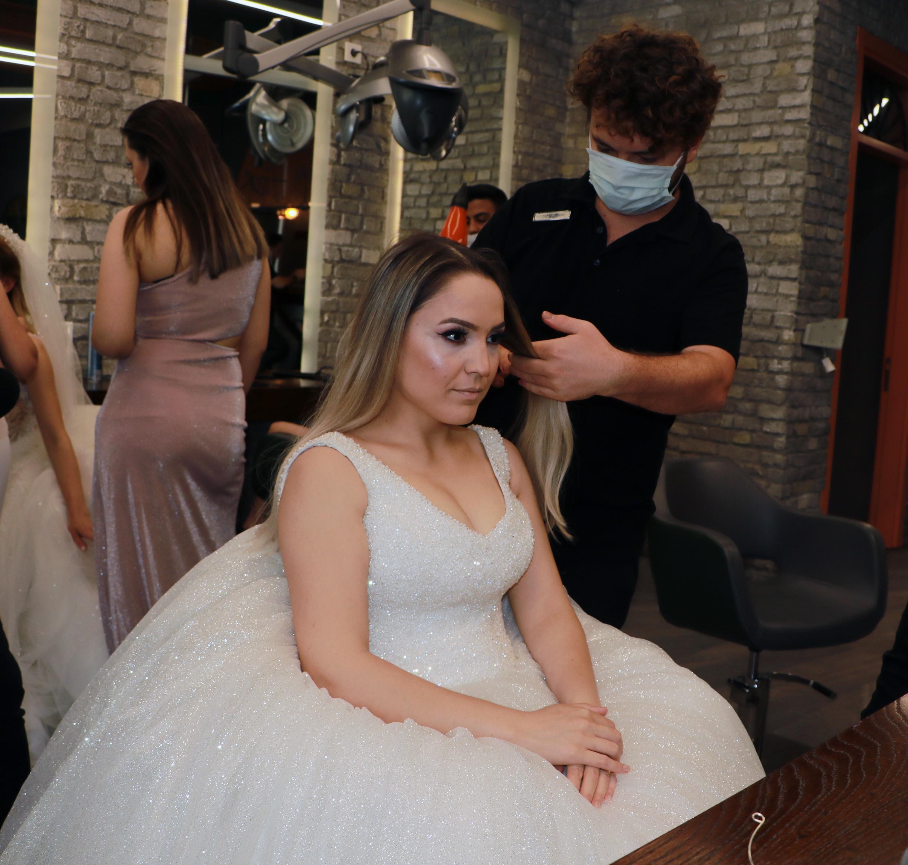 Adanada, kadın kuaförlerinde gelin yoğunluğu