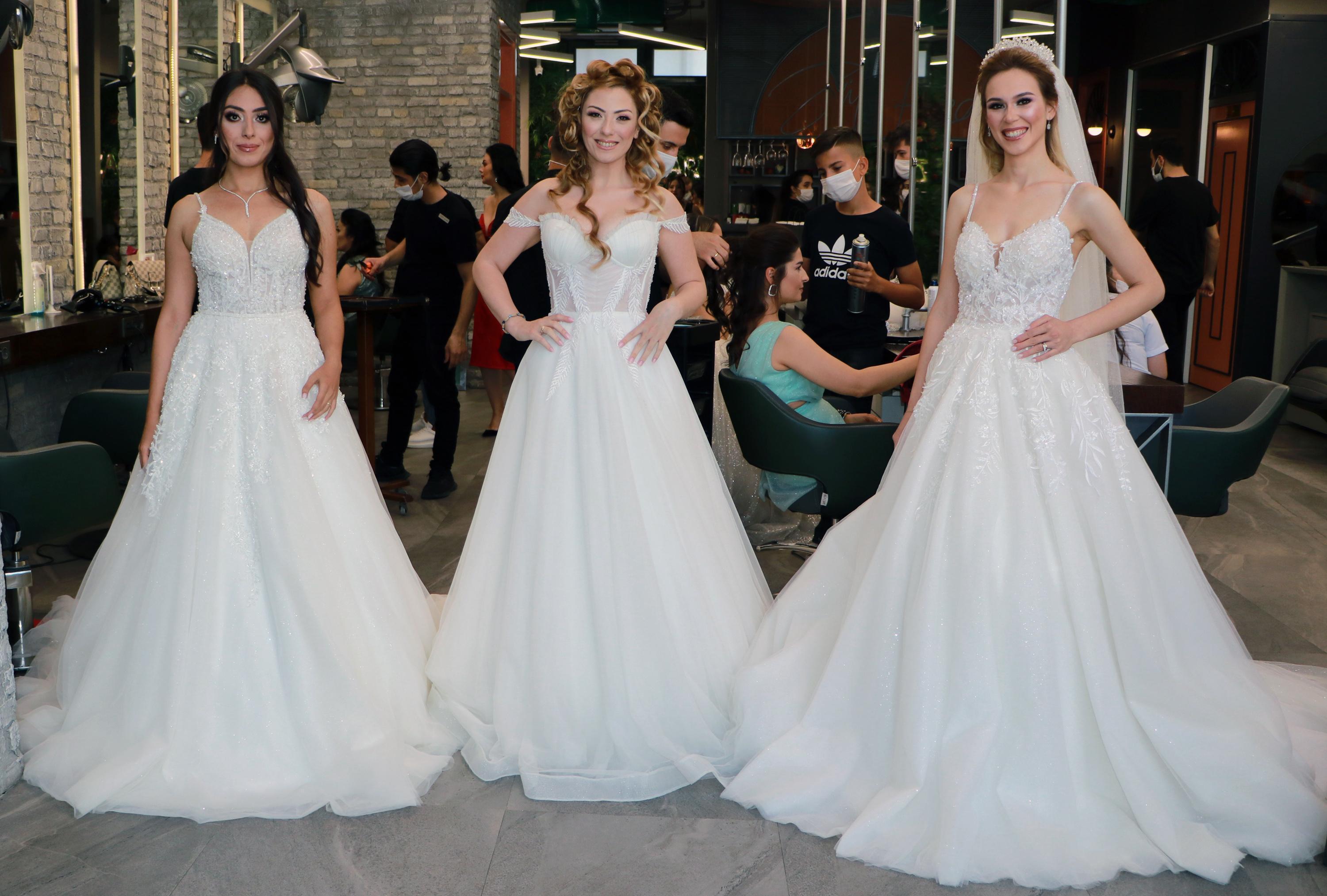 Adanada, kadın kuaförlerinde gelin yoğunluğu