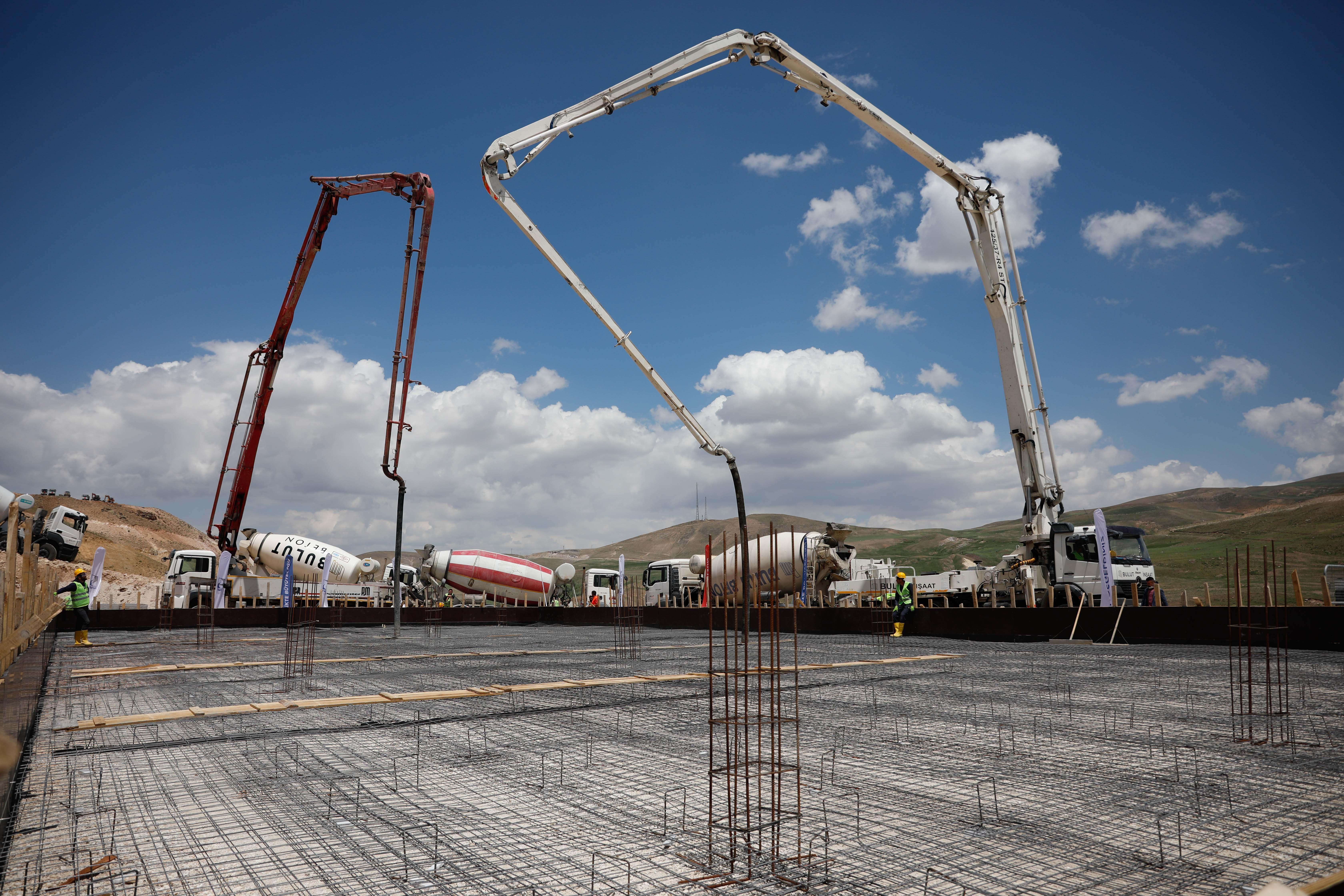 Mollakarada 20 ton altın ile 3,5 ton gümüşü çıkaracak tesisin temeli atıldı