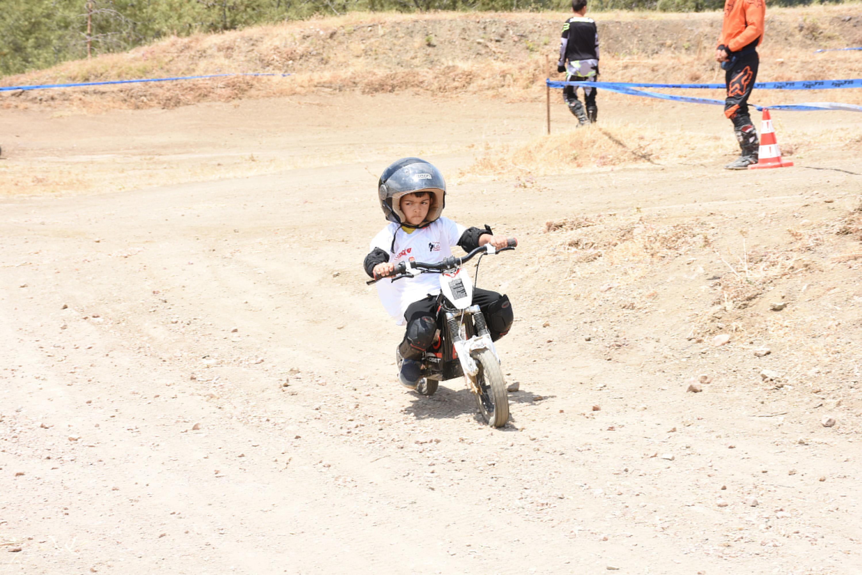 Geleceğin motokros şampiyon adayları Kumlucada yetiştiriliyor