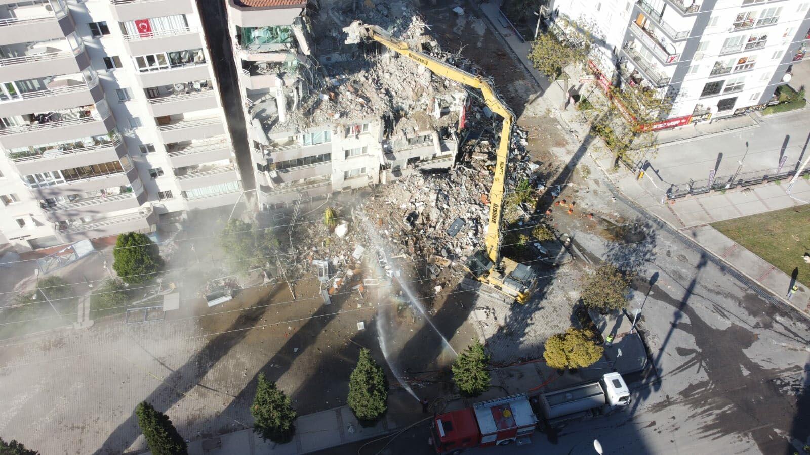 İzmirdeki depremde yıkılan Yılmaz Erbek Apartmanı iddianamesi kabul edildi