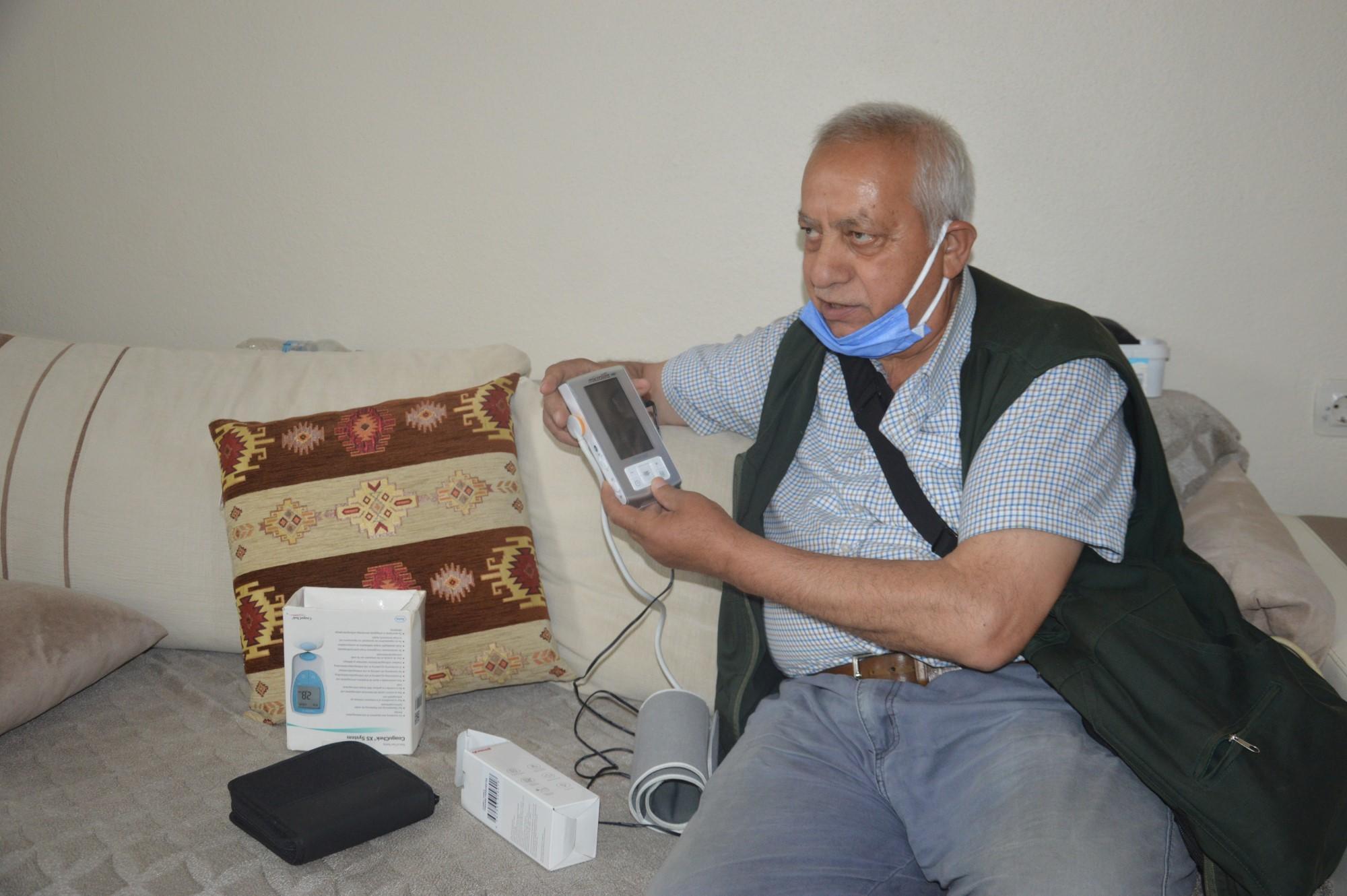 Kalplerini çantalarında taşıyorlar