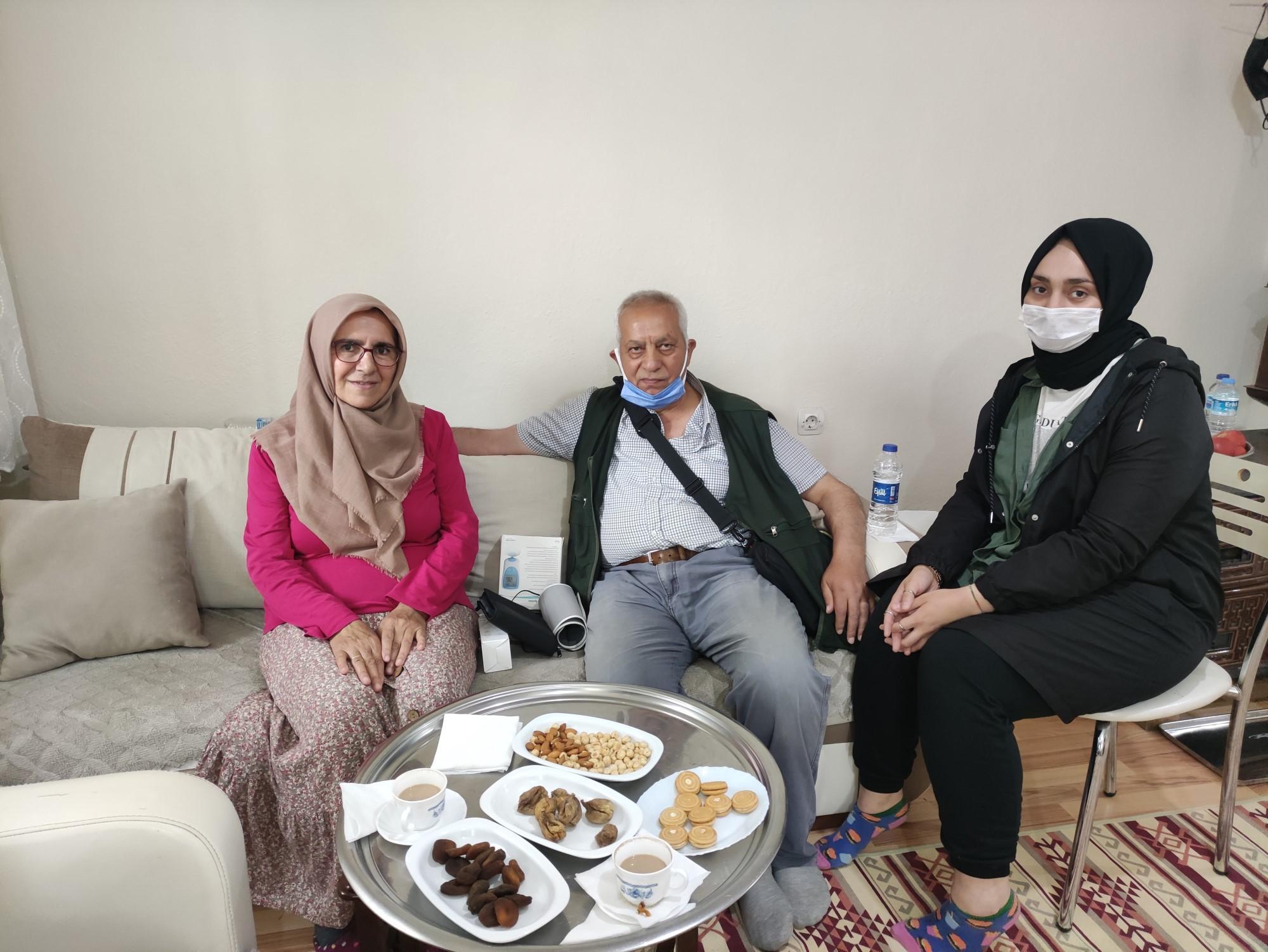 Kalplerini çantalarında taşıyorlar