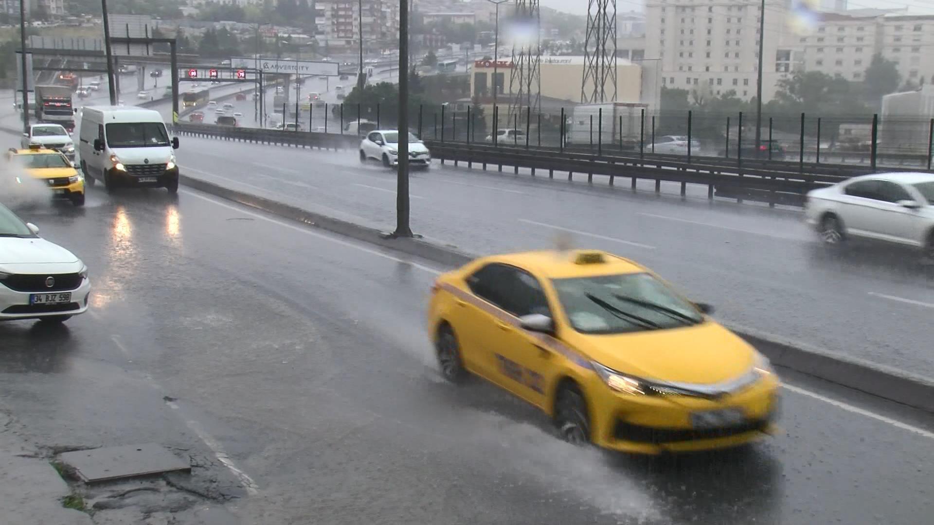 Meteorolojinİn uyarısının ardından İstanbulda kuvvetli yağmur