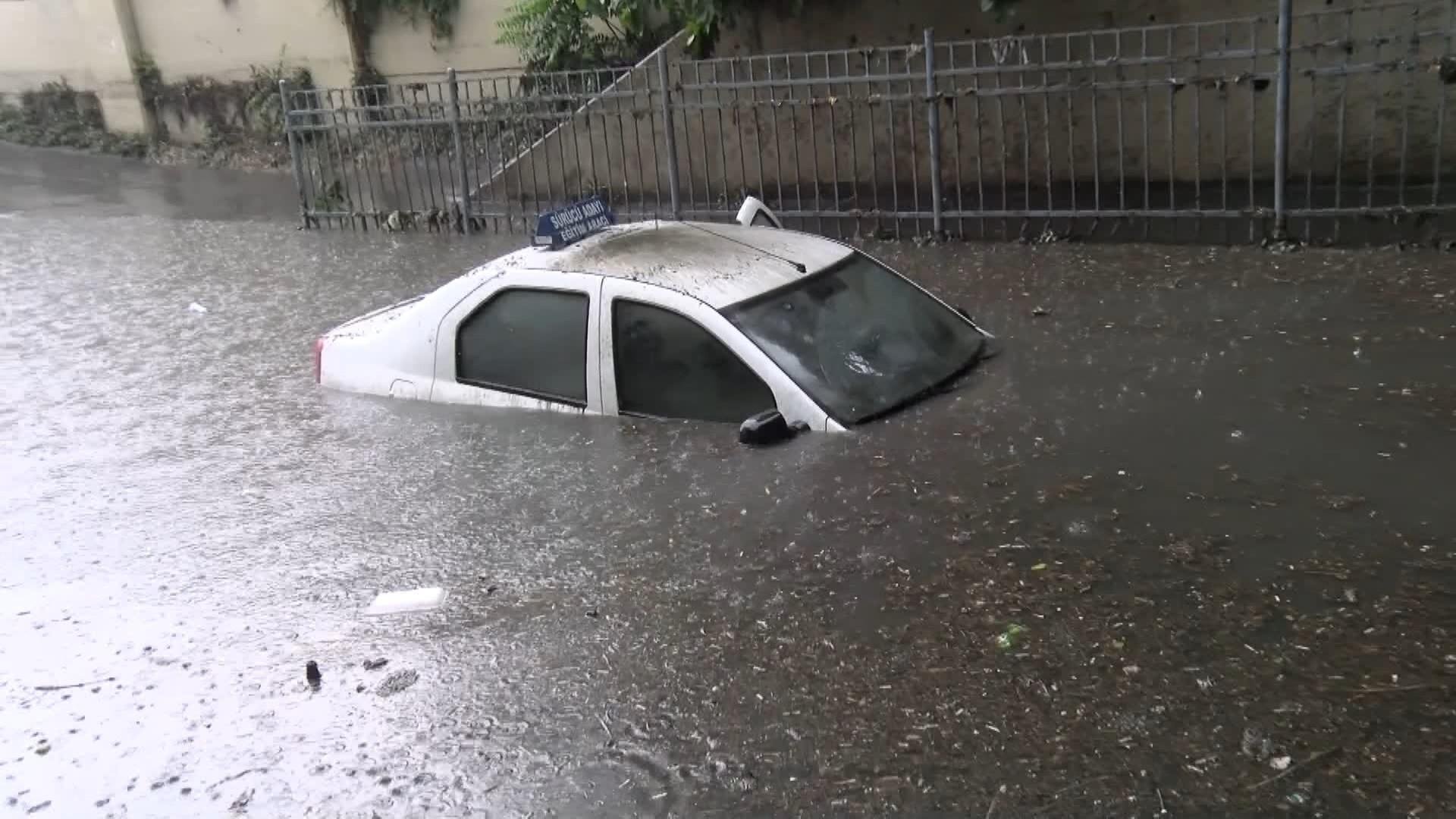 Meteorolojinİn uyarısının ardından İstanbulda kuvvetli yağmur