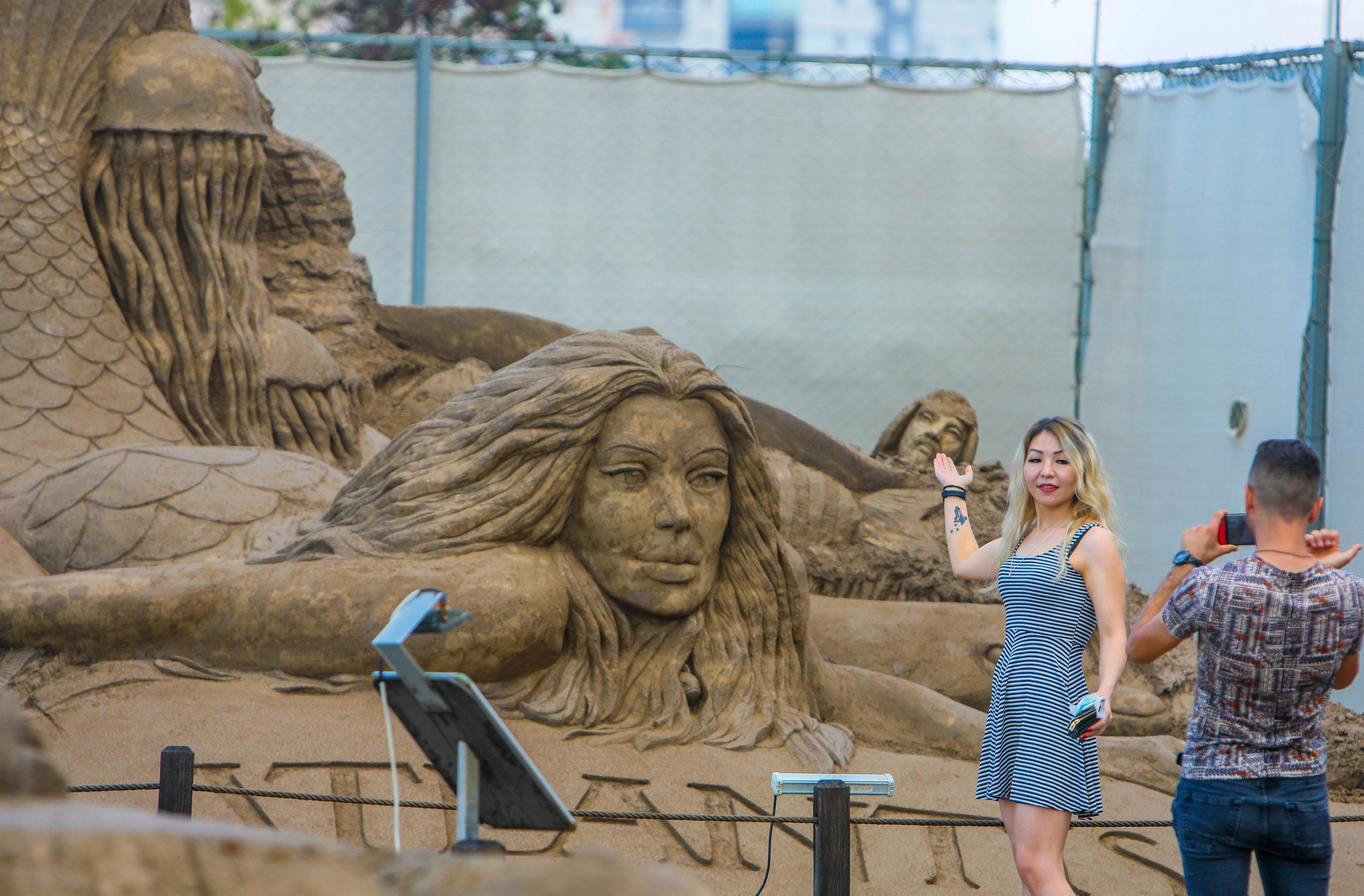 Kayıp Şehir Atlantis, kum üzerinde yükseldi