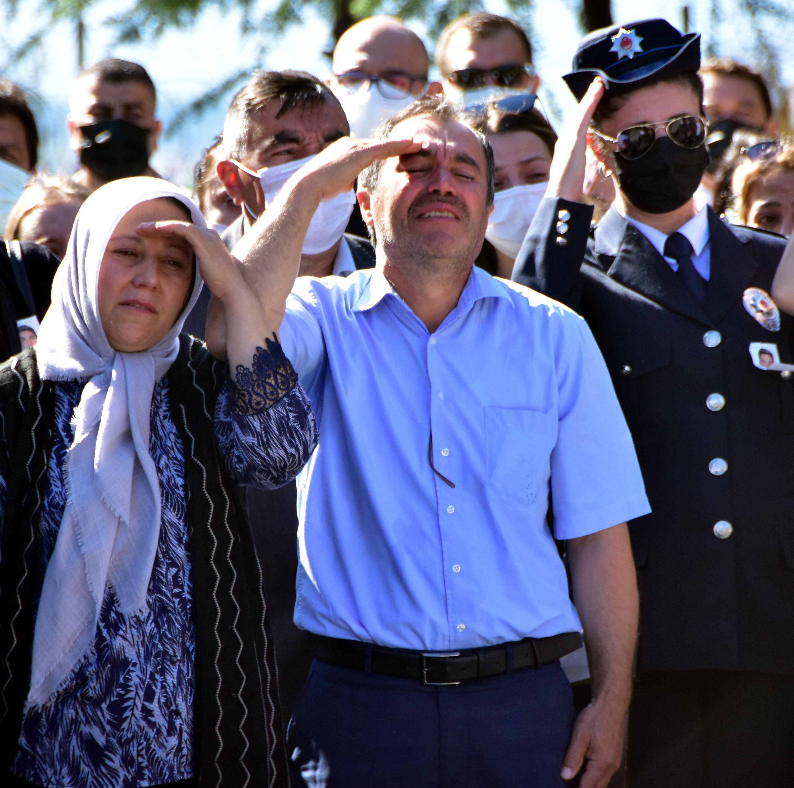 Muğlada şehit polis için tören; anne ve babası selam durdu