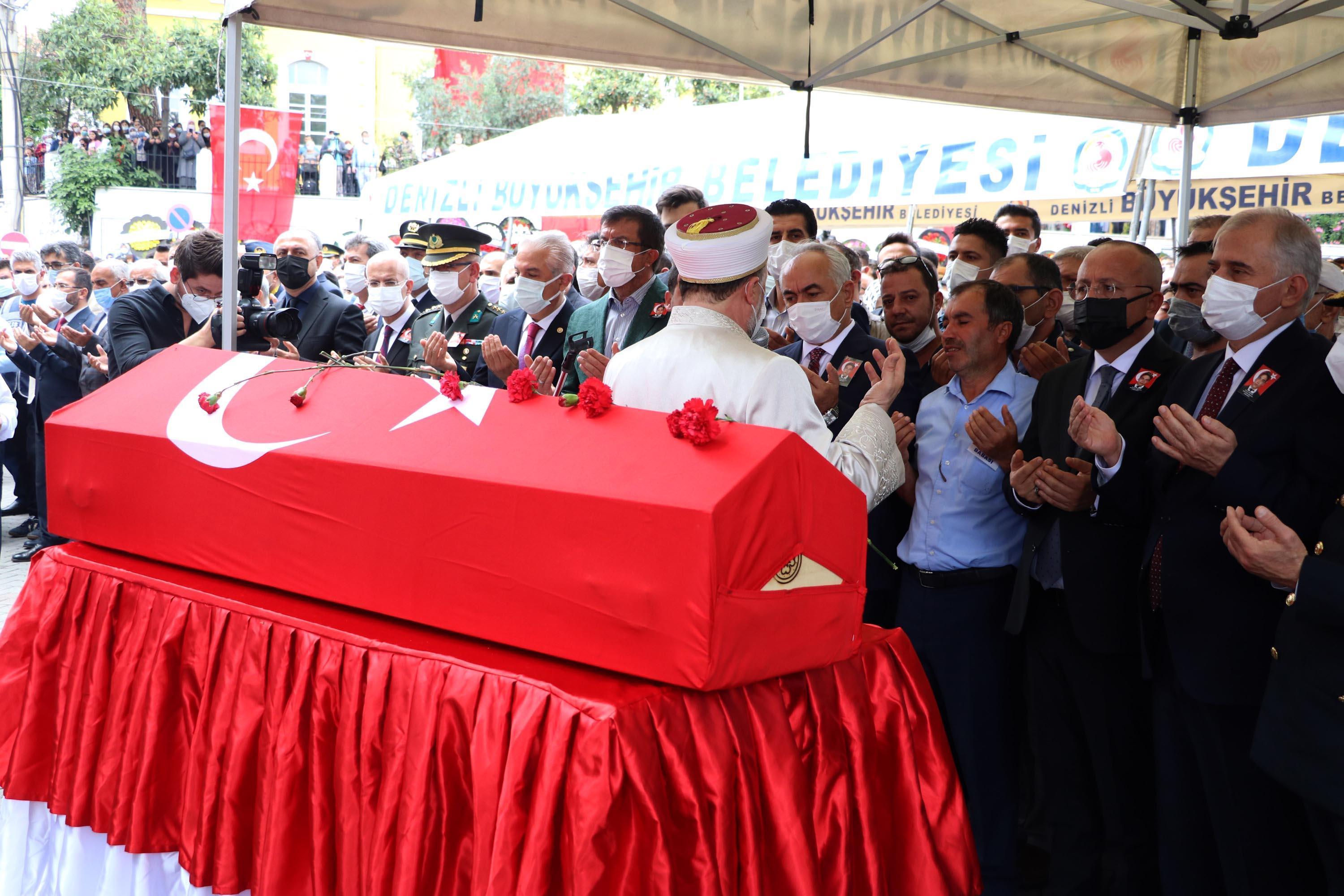 Muğlada şehit polis için tören; anne ve babası selam durdu