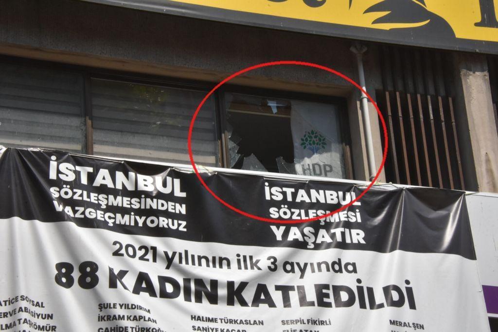 İzmirde, HDP il binasında silahlı saldırı: 1 ölü