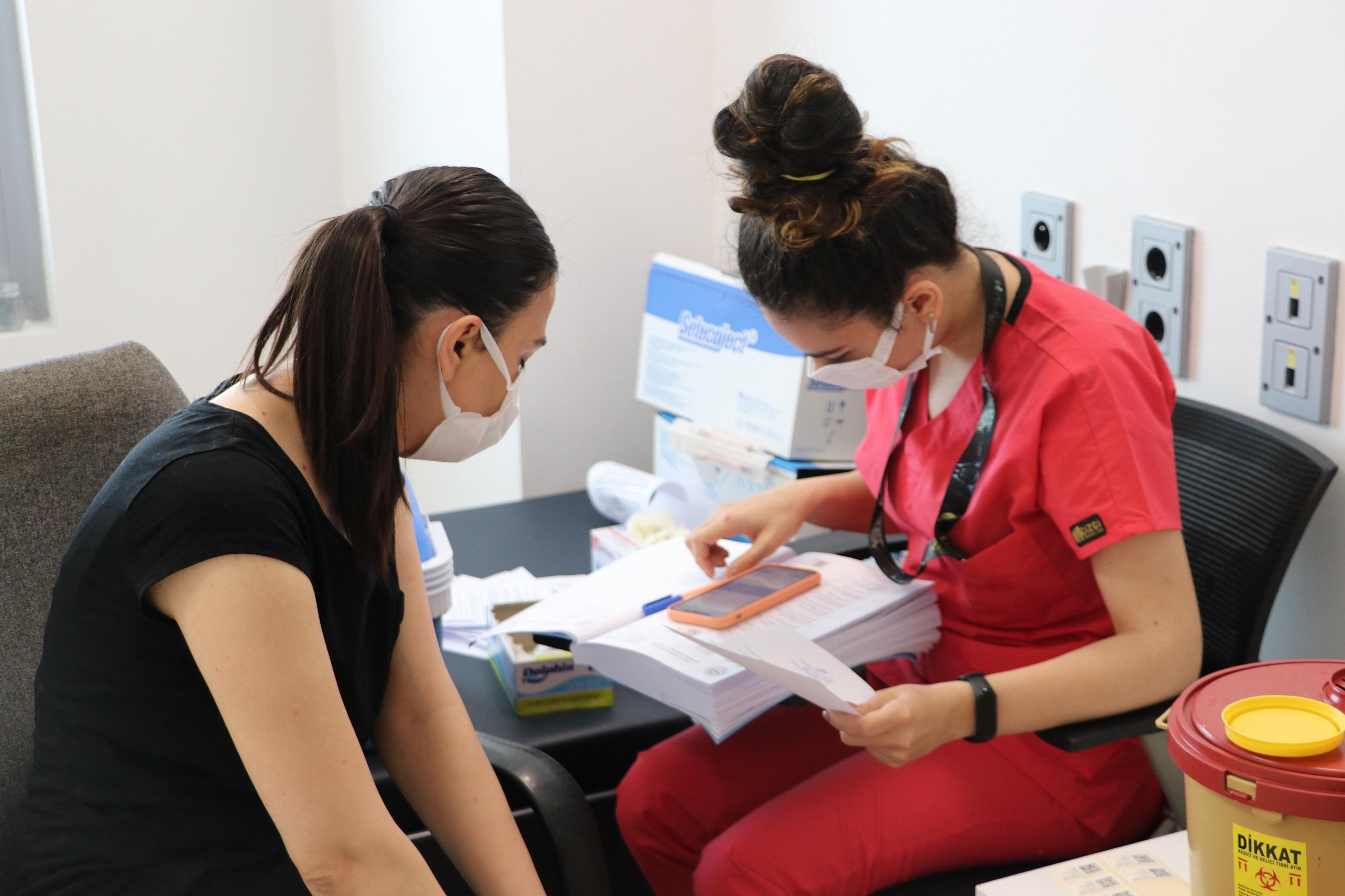 Ankarada 35 yaş üstü kişiler aşılanıyor