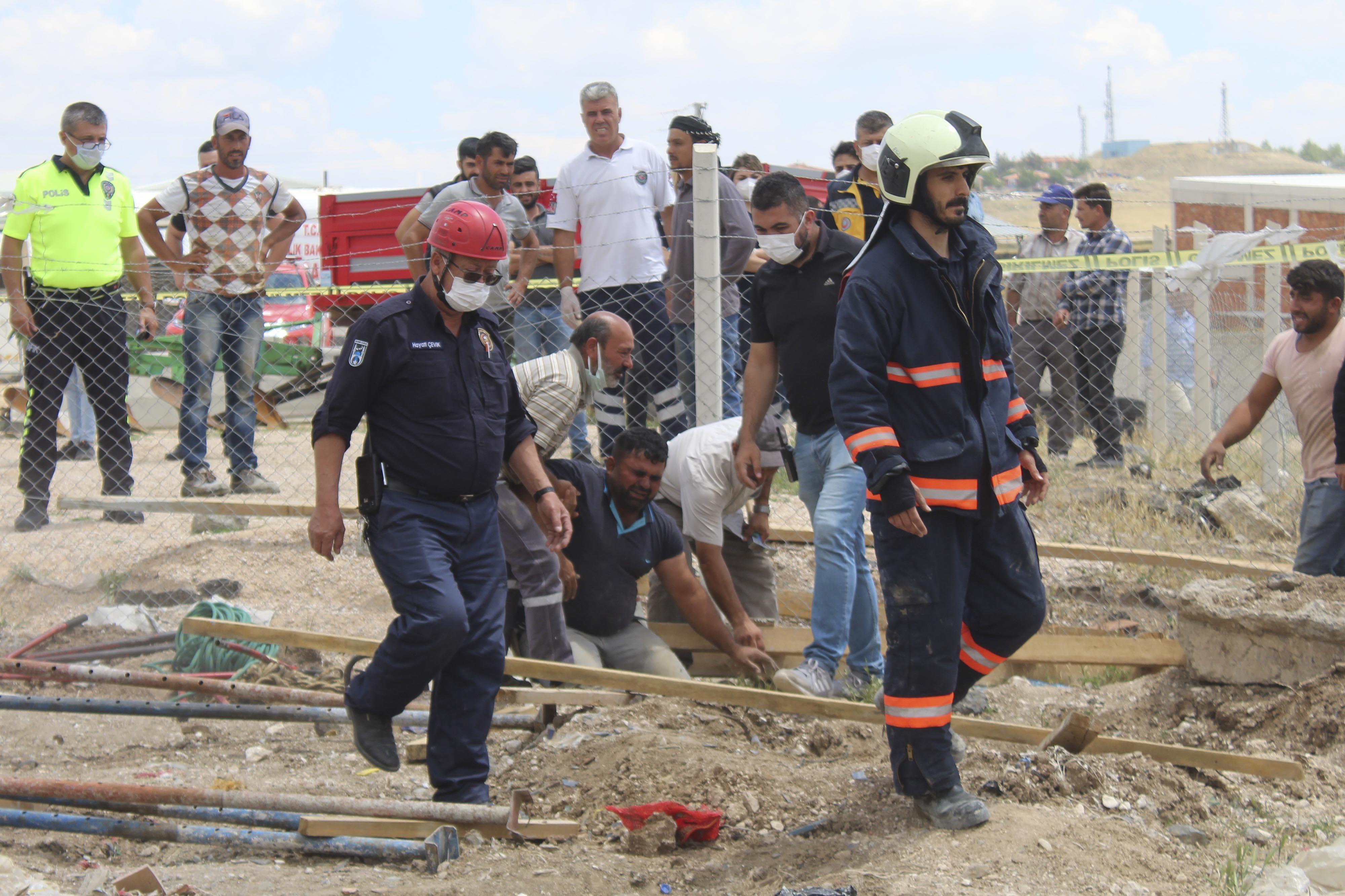 Ankarada inşaatta göçük; Özgür öldü, babası yaralı