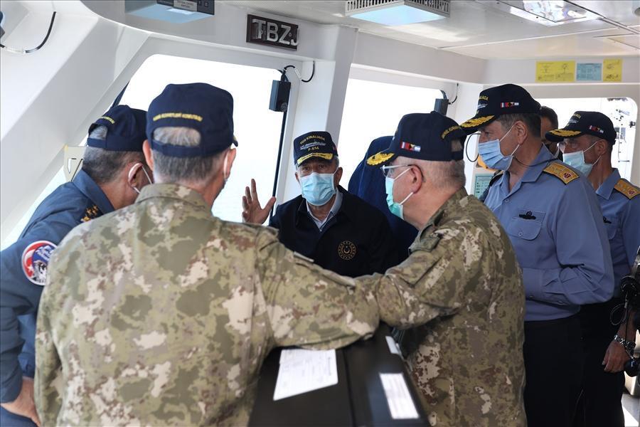 Atmaca hedefi tam isabetle vurdu, Bakan Akar büyük sevinç yaşadı