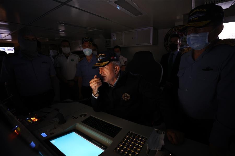 Atmaca hedefi tam isabetle vurdu, Bakan Akar büyük sevinç yaşadı