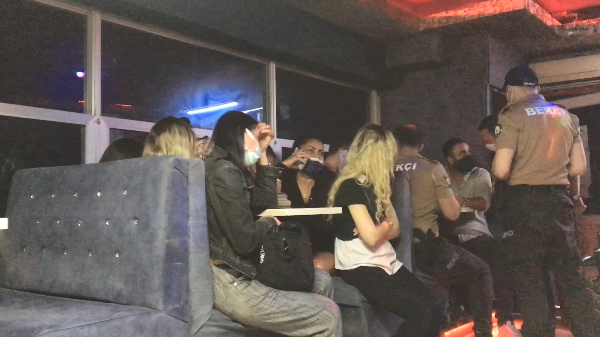 Kısıtlamaya rağmen restoranda yemeğe 81 bin 900 lira ceza