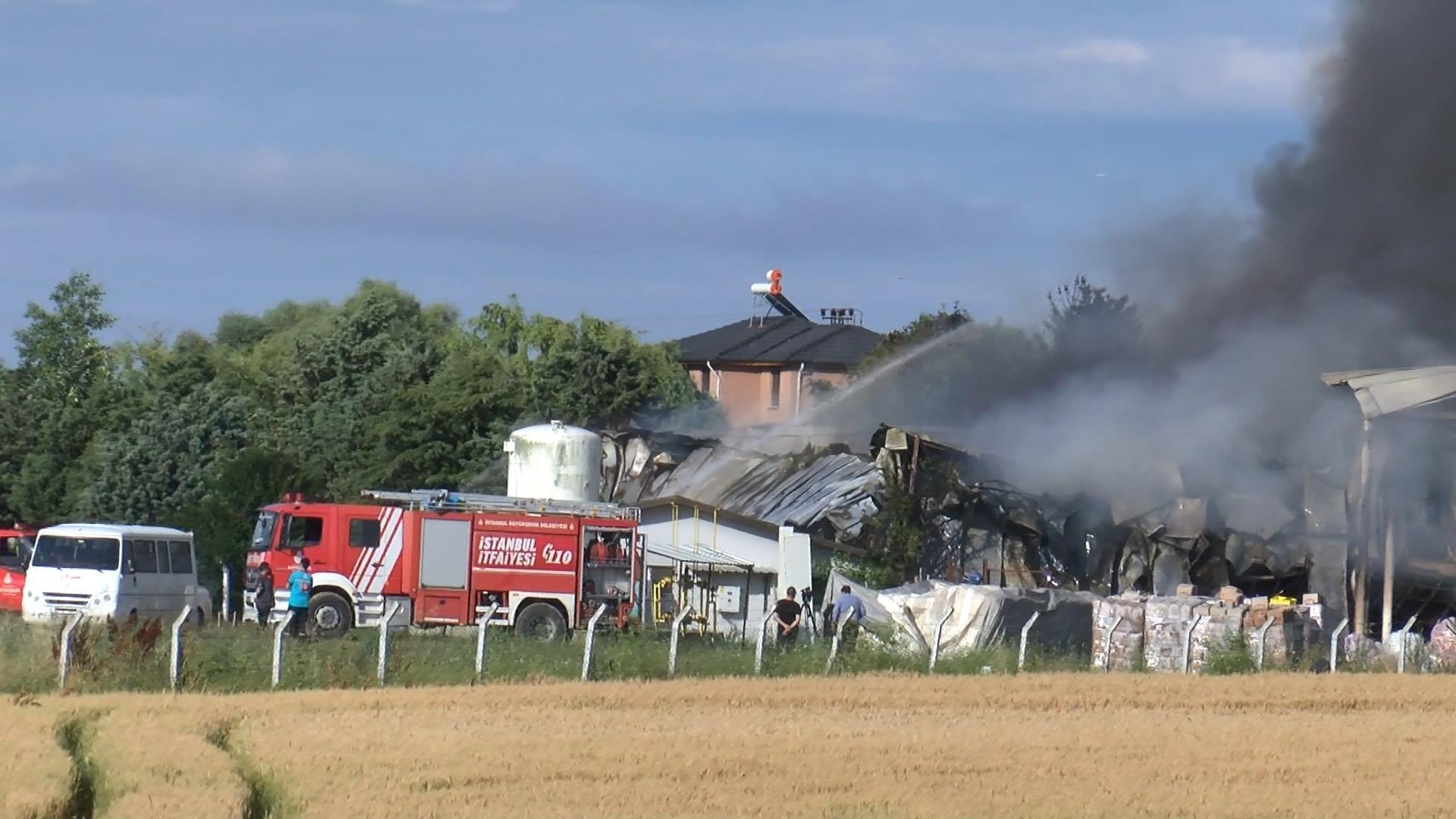 Çatalcada çikolata fabrikasında yangın