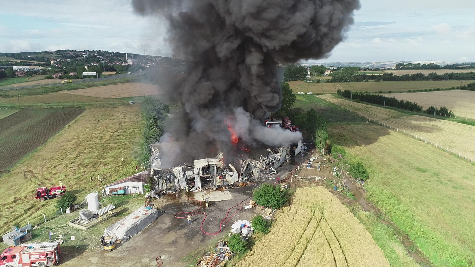 Çatalcada çikolata fabrikasında yangın