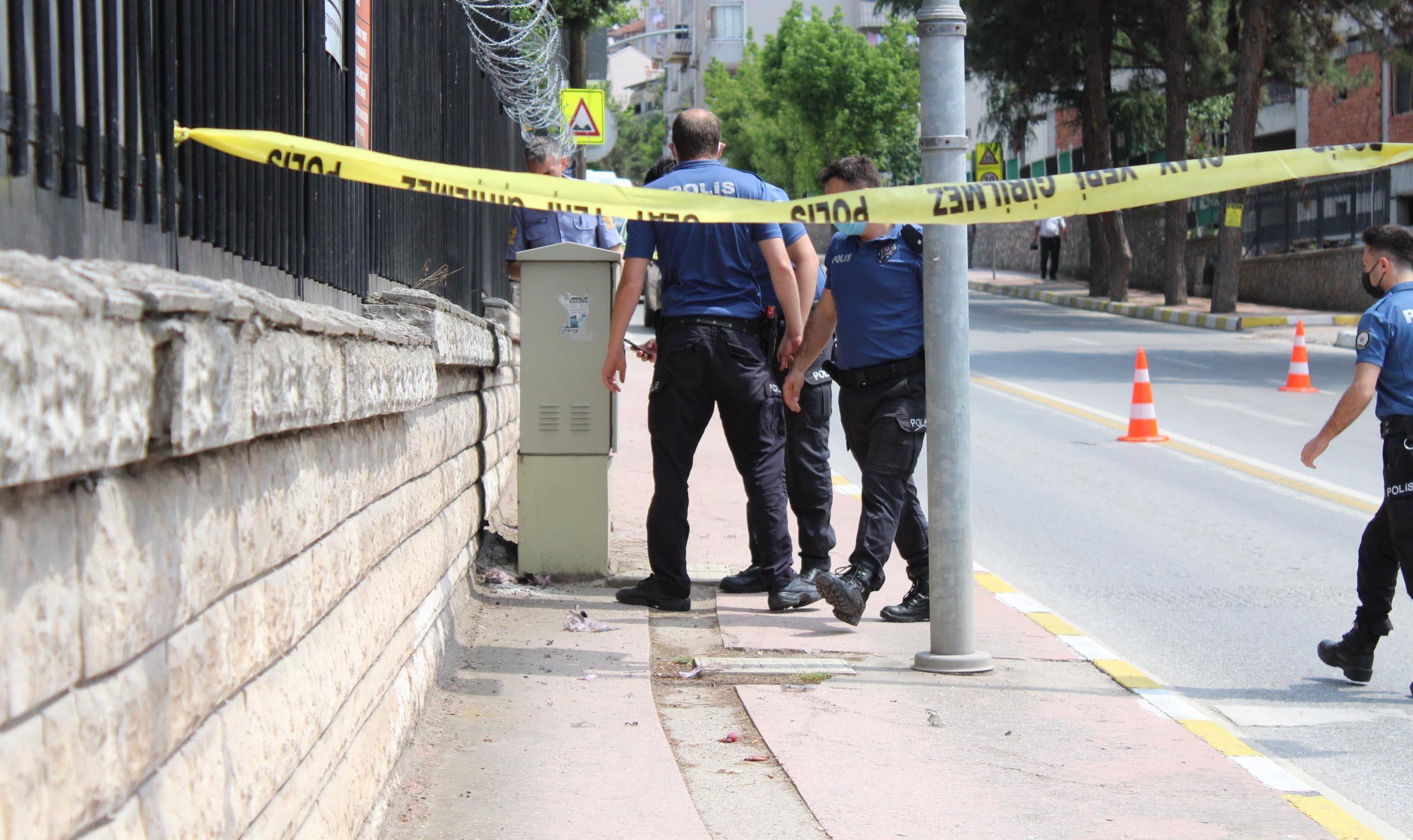 Askerlik şubesi önündeki şüpheli paket fünye ile patlatıldı