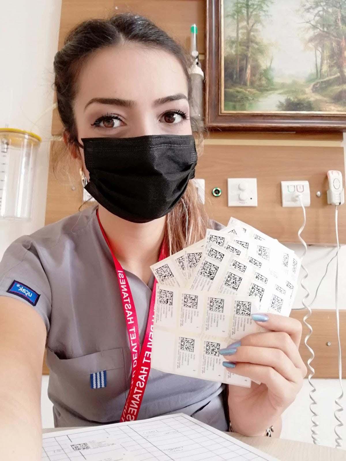 Bir günde 444 aşı yapan Dilan Hemşireye Başarı Belgesi
