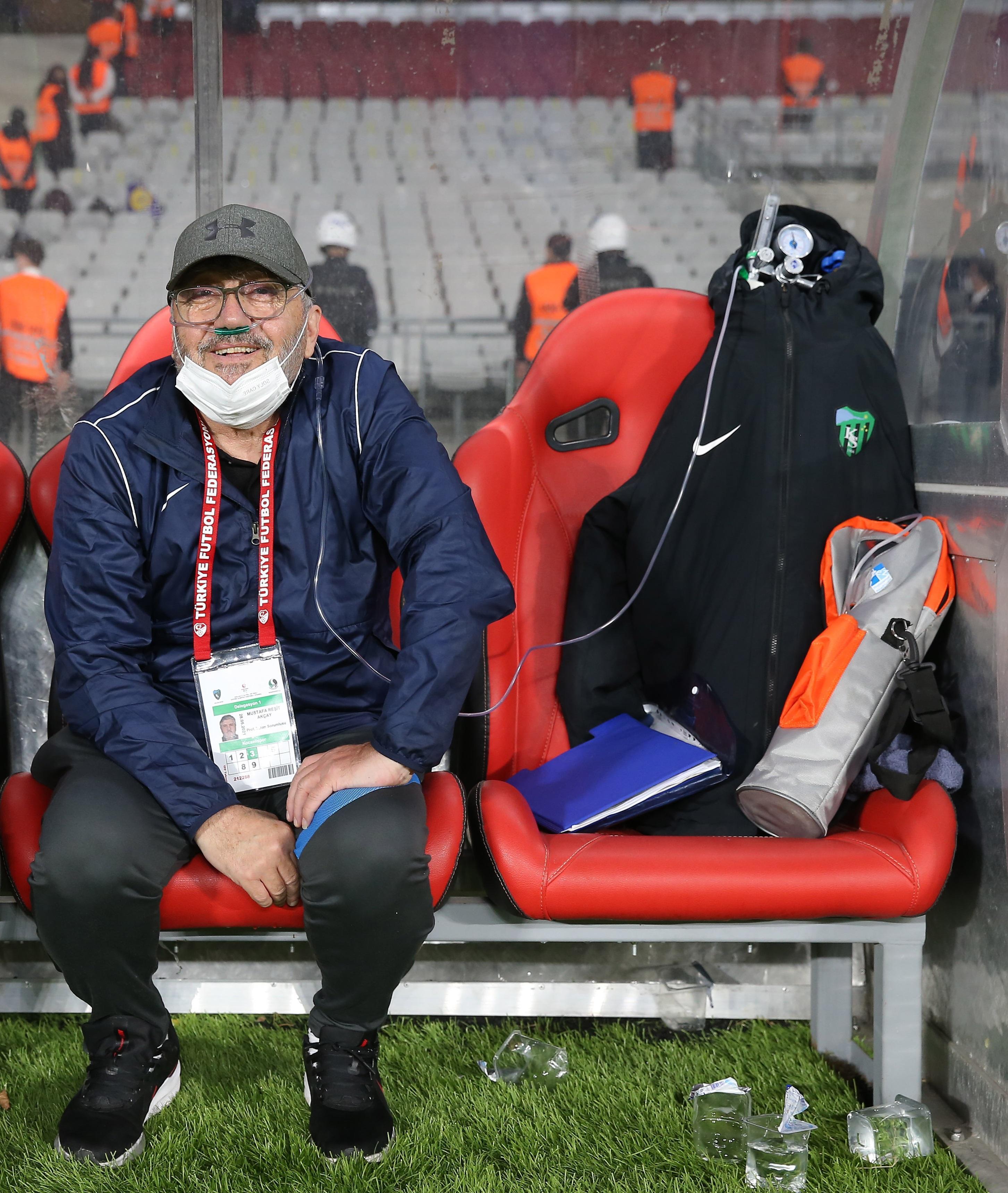 Mustafa Reşit Akçay, final maçına oksijen tüpü ile çıkmıştı