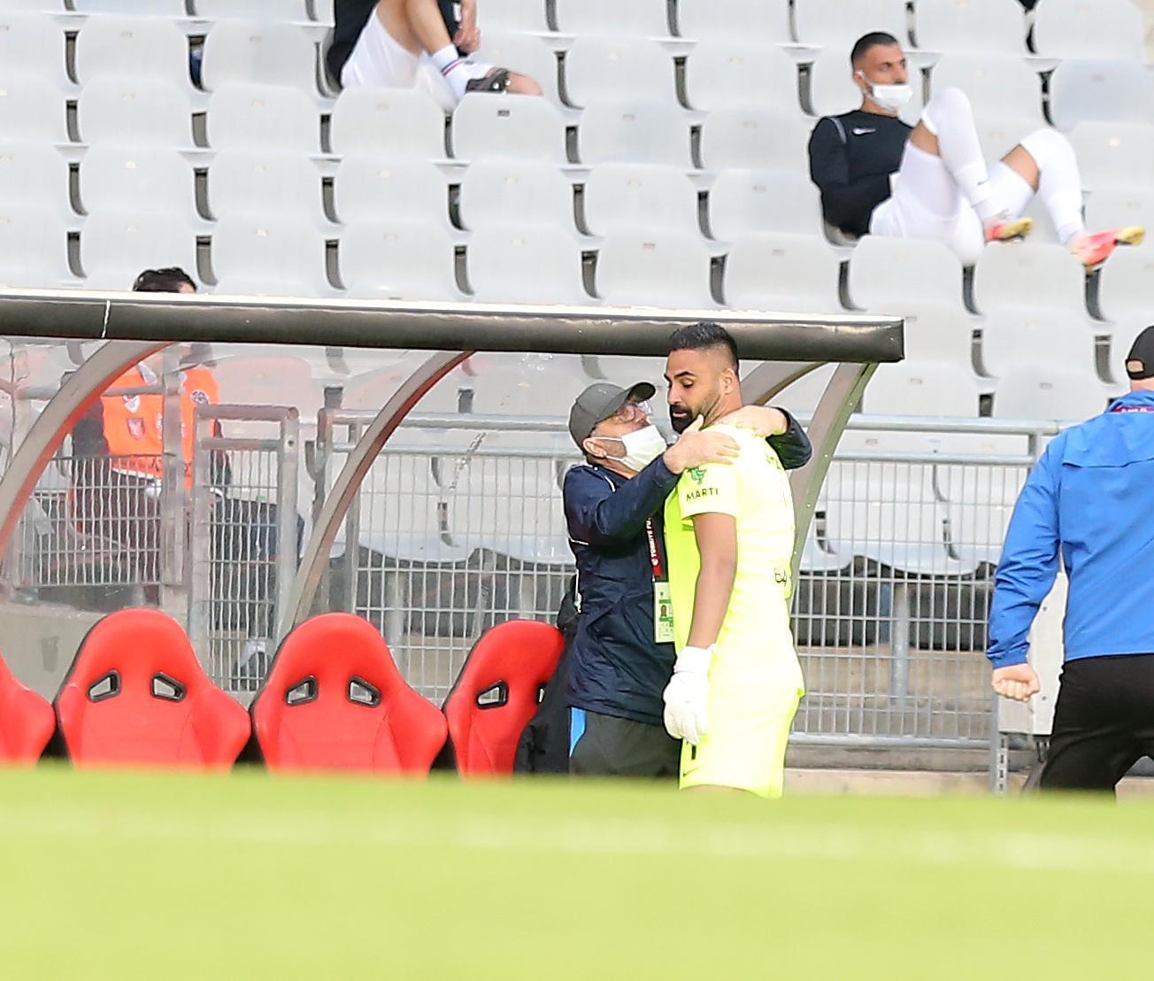 Mustafa Reşit Akçay, final maçına oksijen tüpü ile çıkmıştı