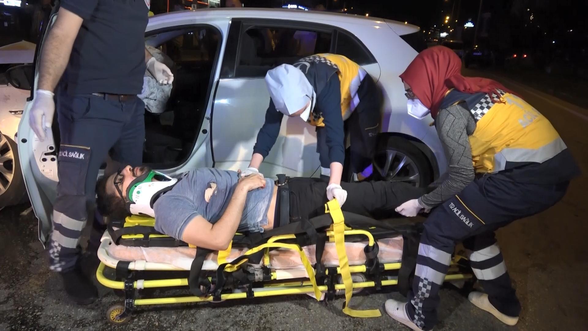 Aşırı süratli otomobilin alkollü sürücüsü polis noktasına daldı: 2si polis 4 yaralı