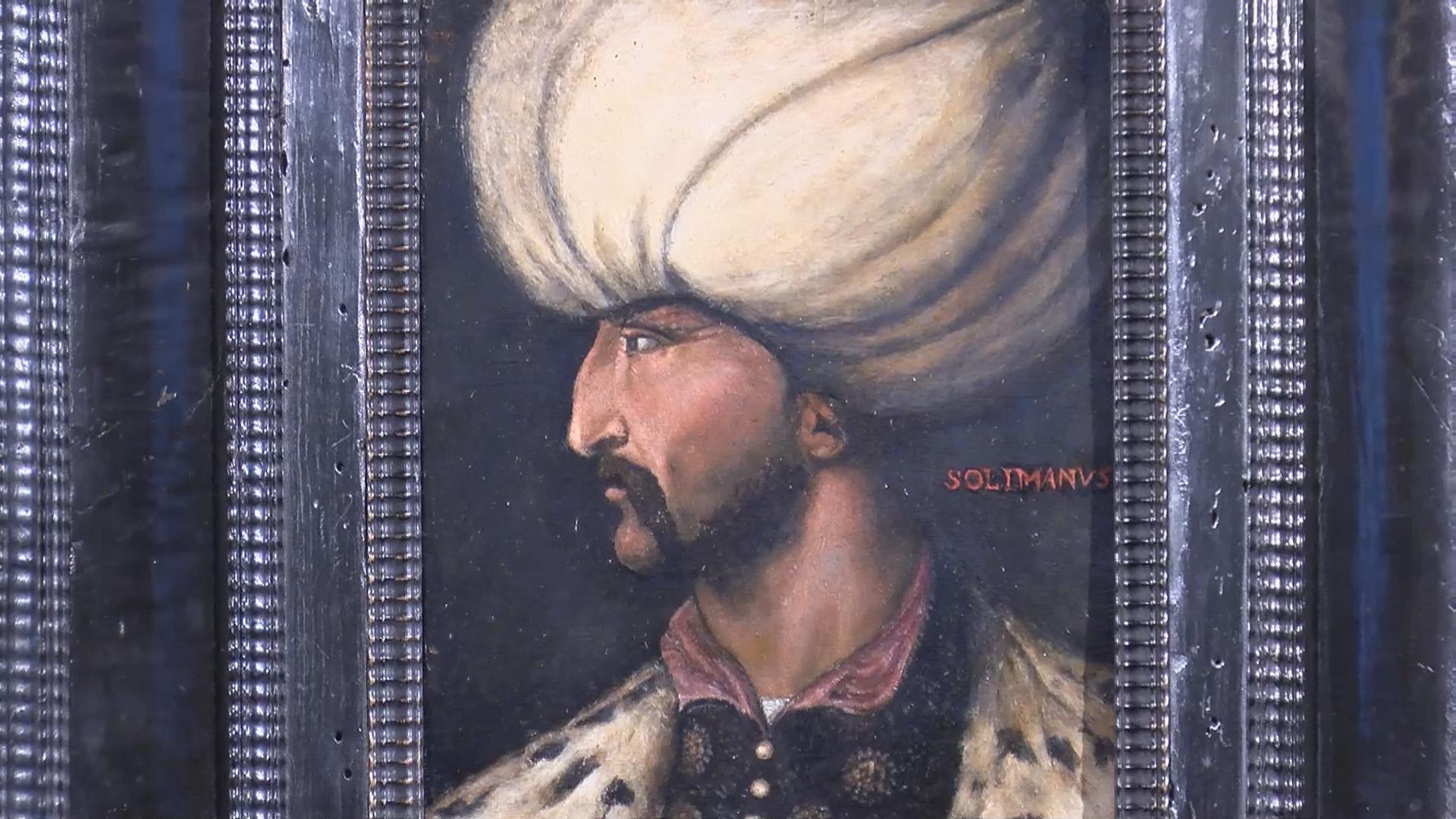 Kanuni Sultan Süleyman portresi, Fatih Sultan Mehmetin portresinin yanında yerini aldı